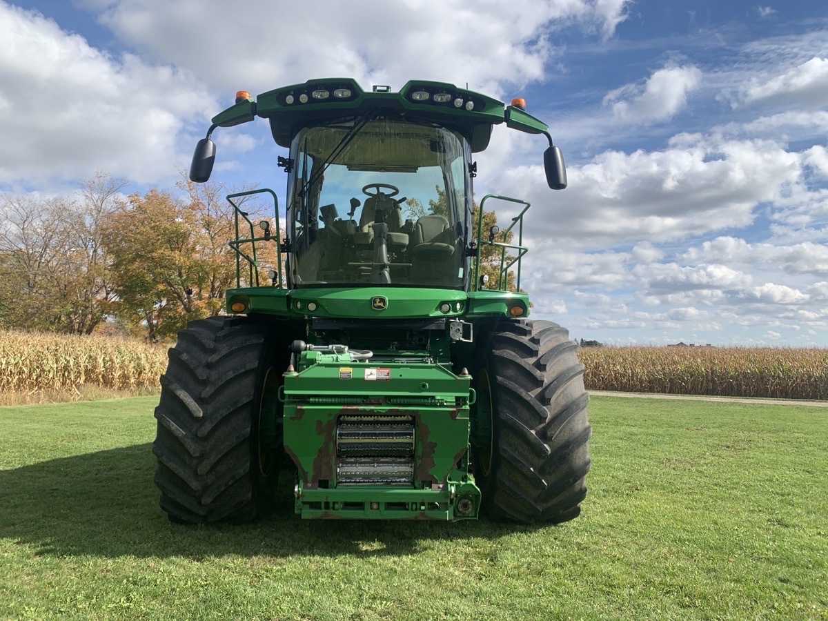 2022 John Deere 8400 Image 7
