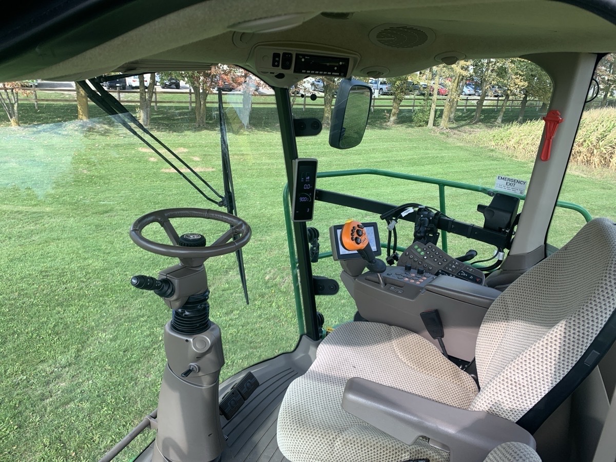 2022 John Deere 8400 Image 8