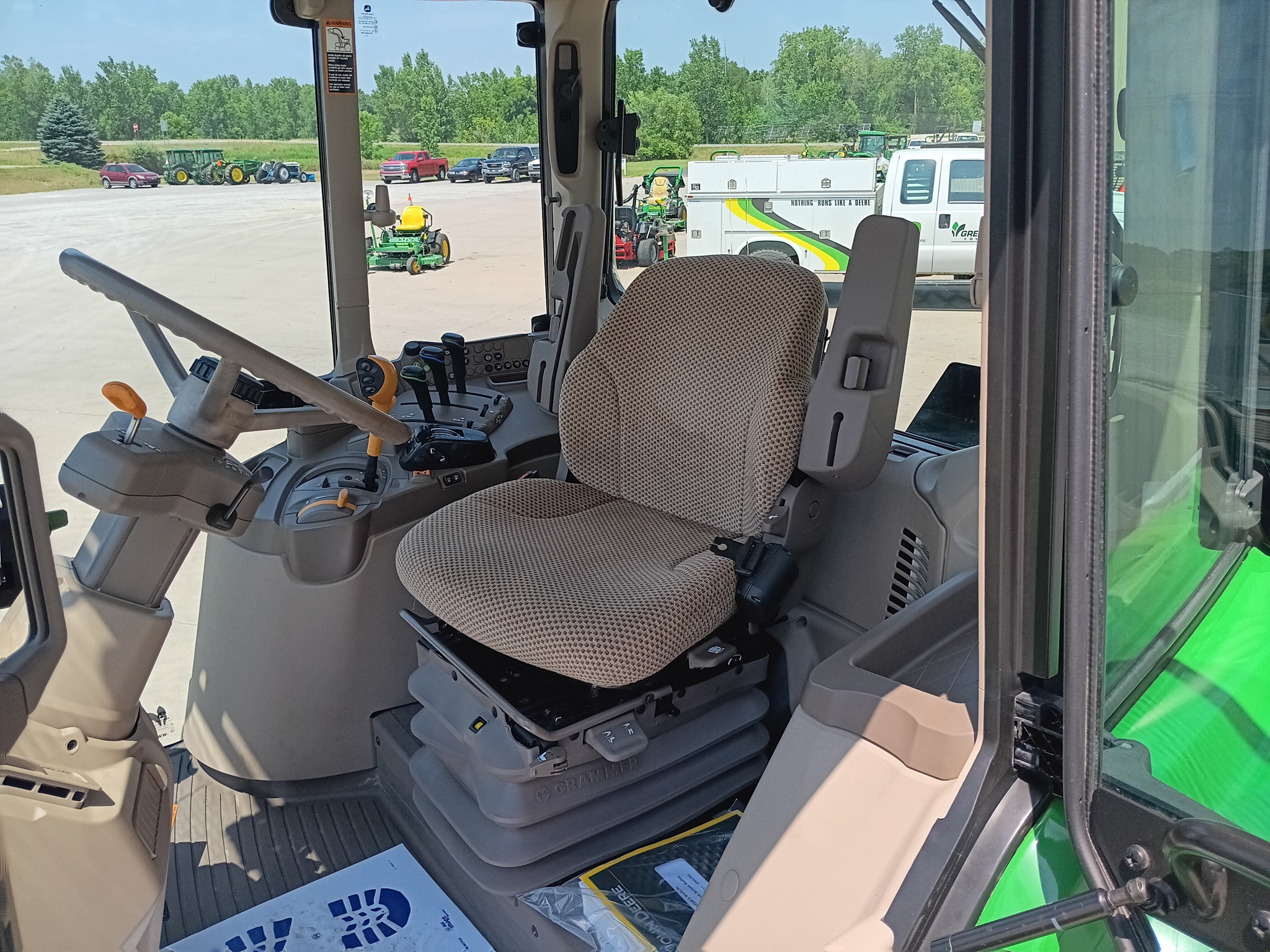 2023 John Deere 6110M Image 9