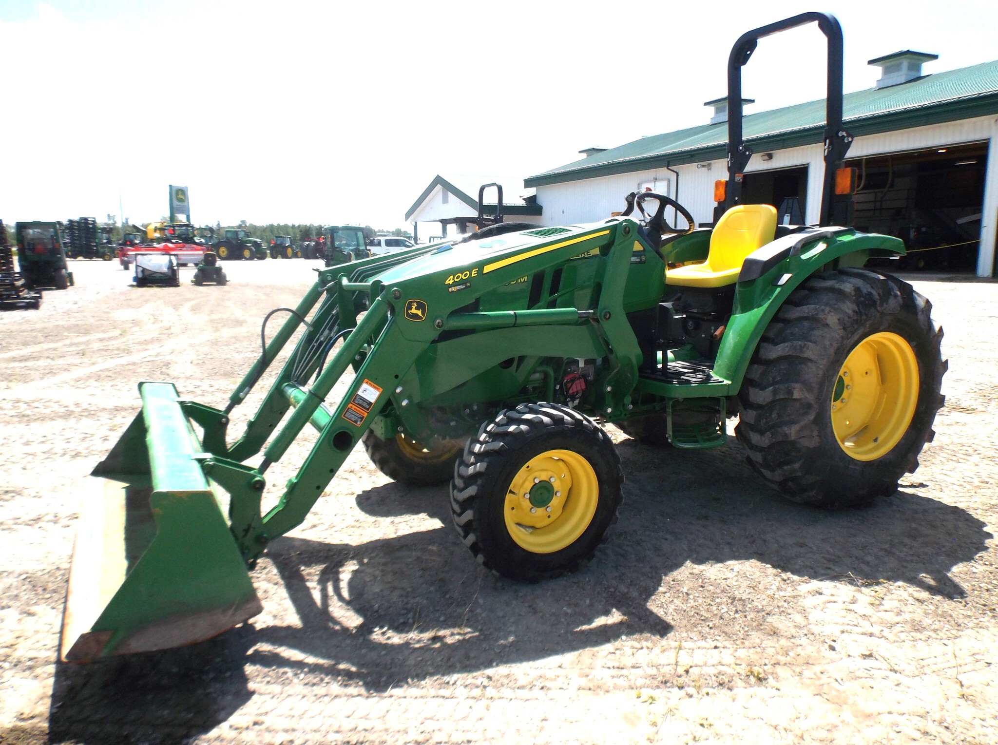 2019 John Deere 4066M Image 4
