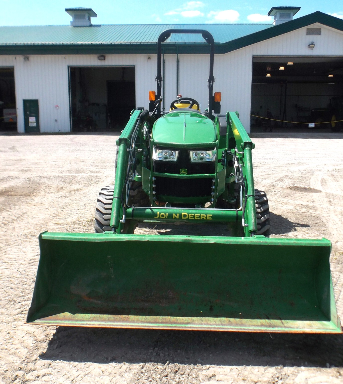 2019 John Deere 4066M Image 5