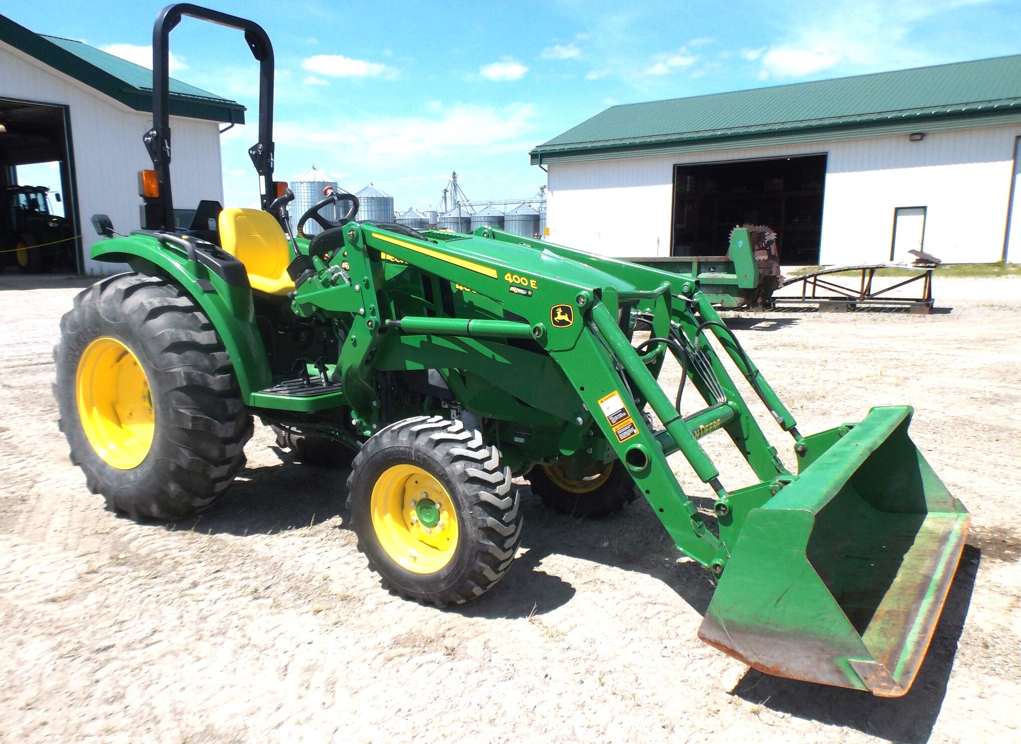 2019 John Deere 4066M Image 1
