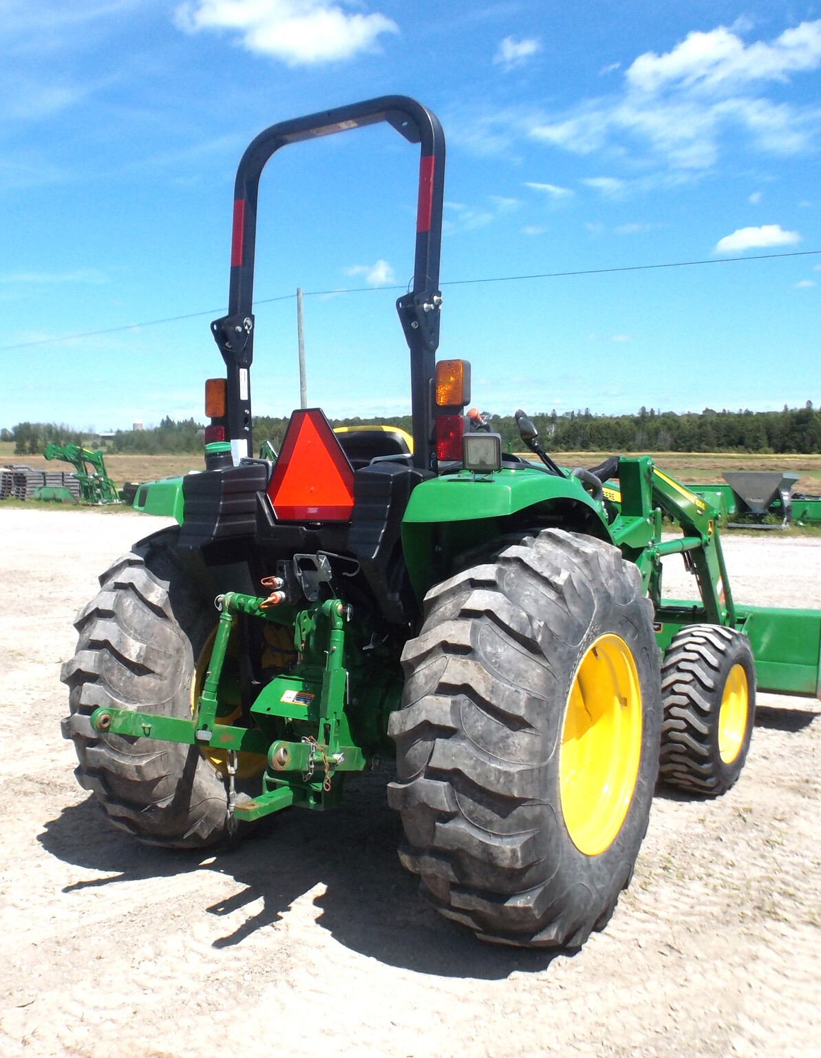 2019 John Deere 4066M Image 3