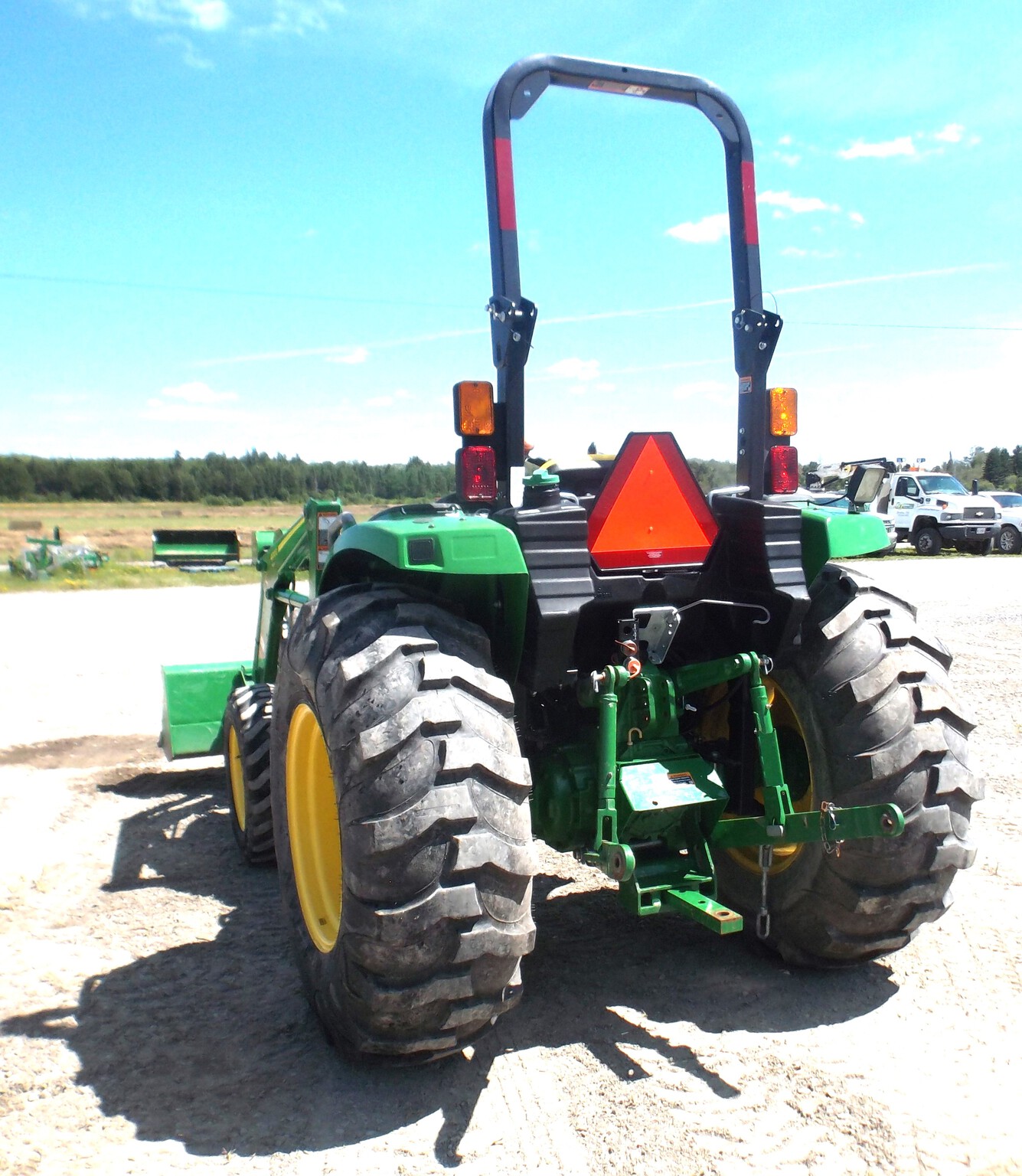 2019 John Deere 4066M Image 6