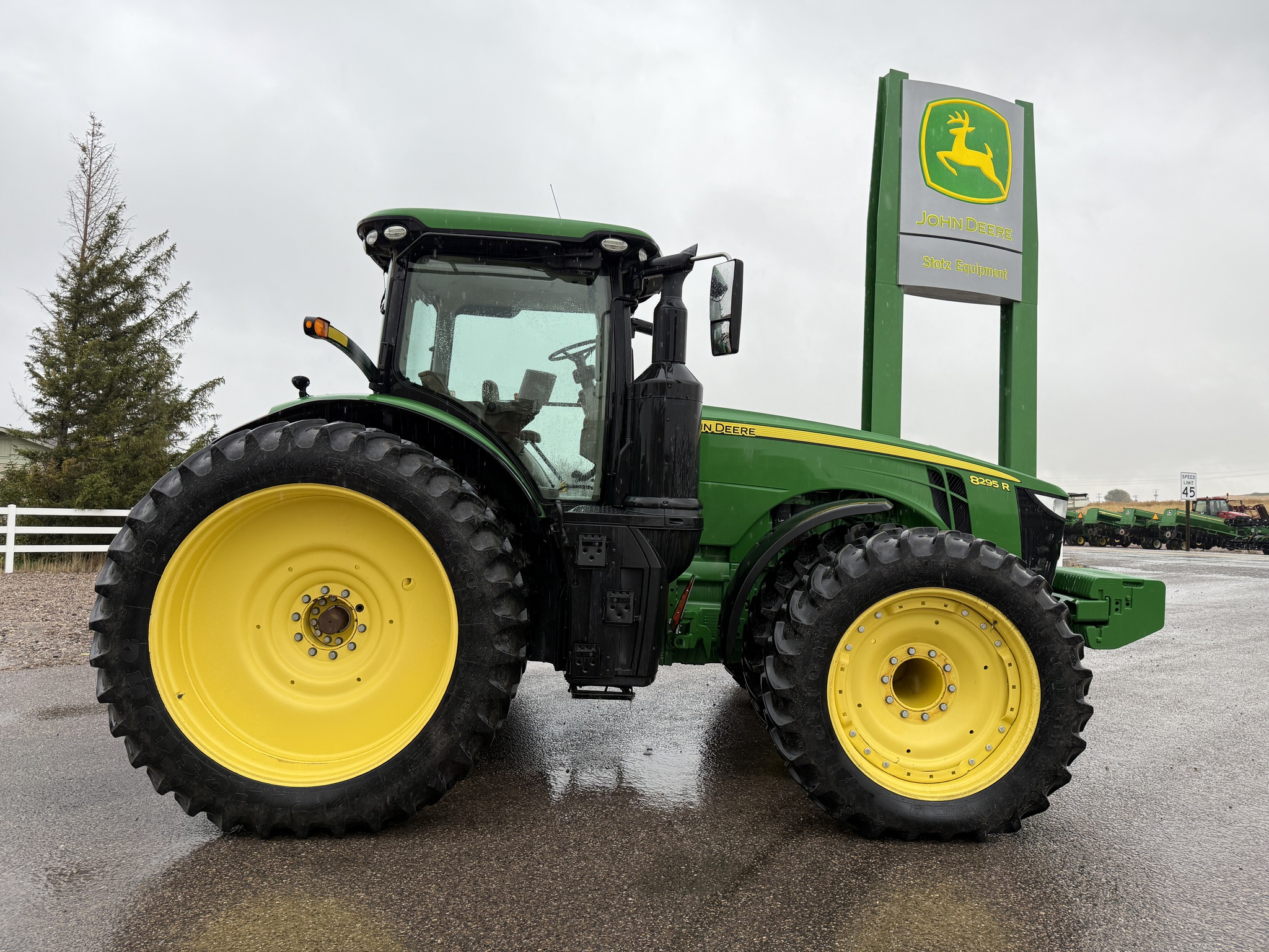 2019 John Deere 8295R Image 6