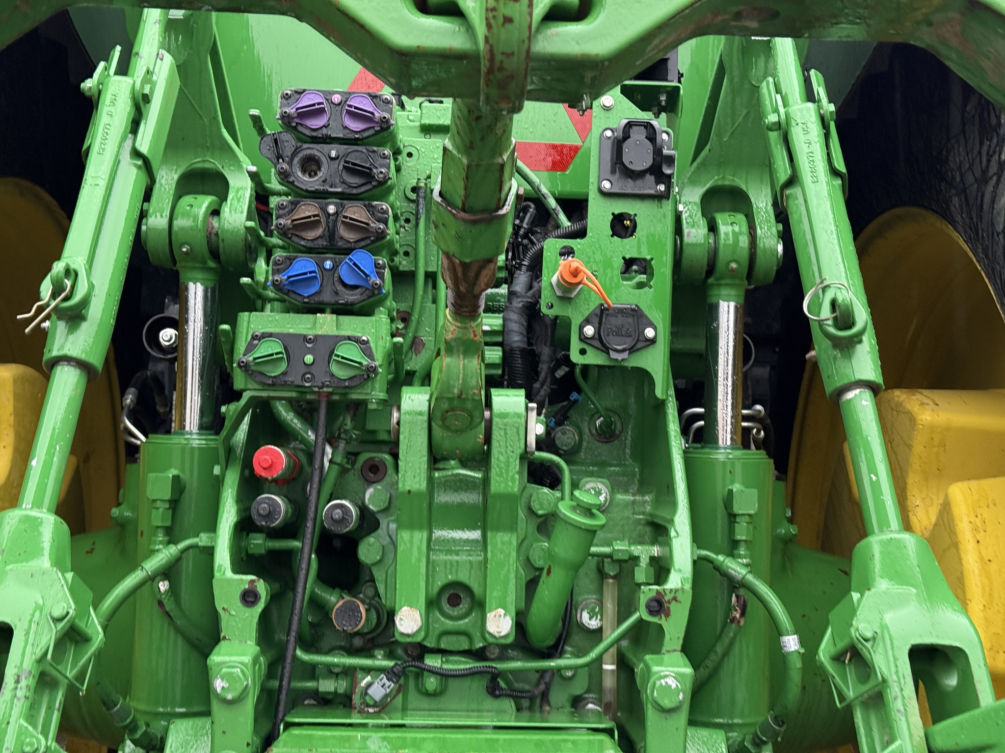 2019 John Deere 8295R Image 28