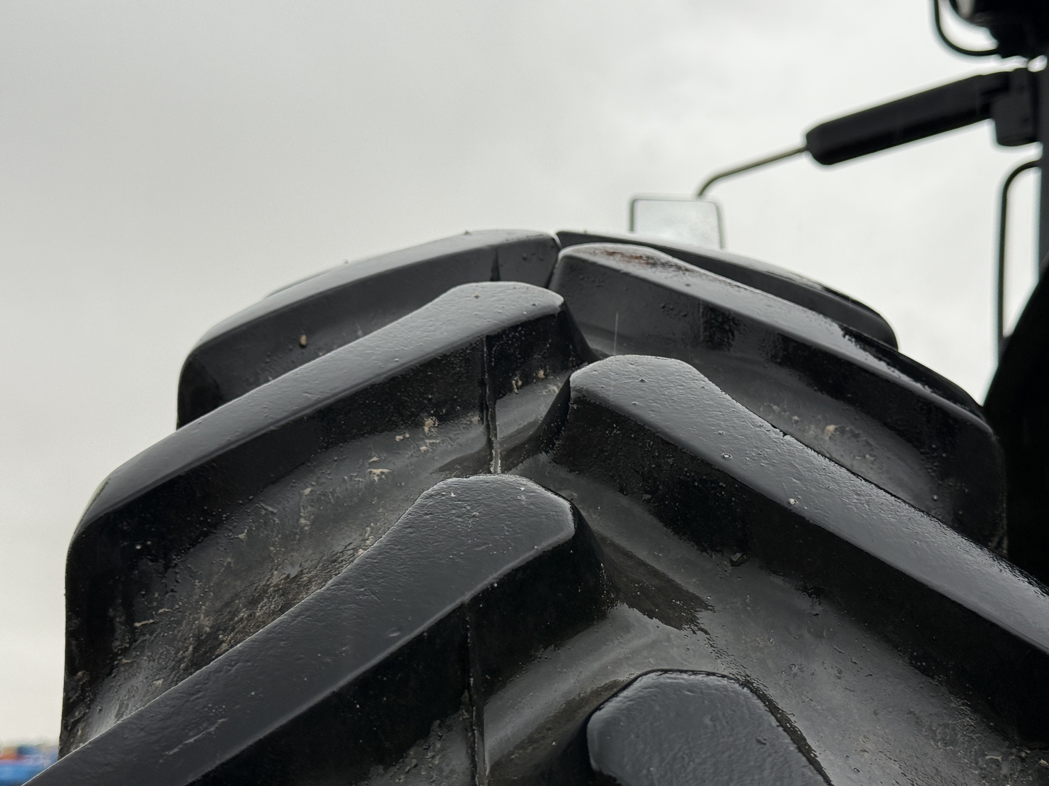 2019 John Deere 8295R Image 39