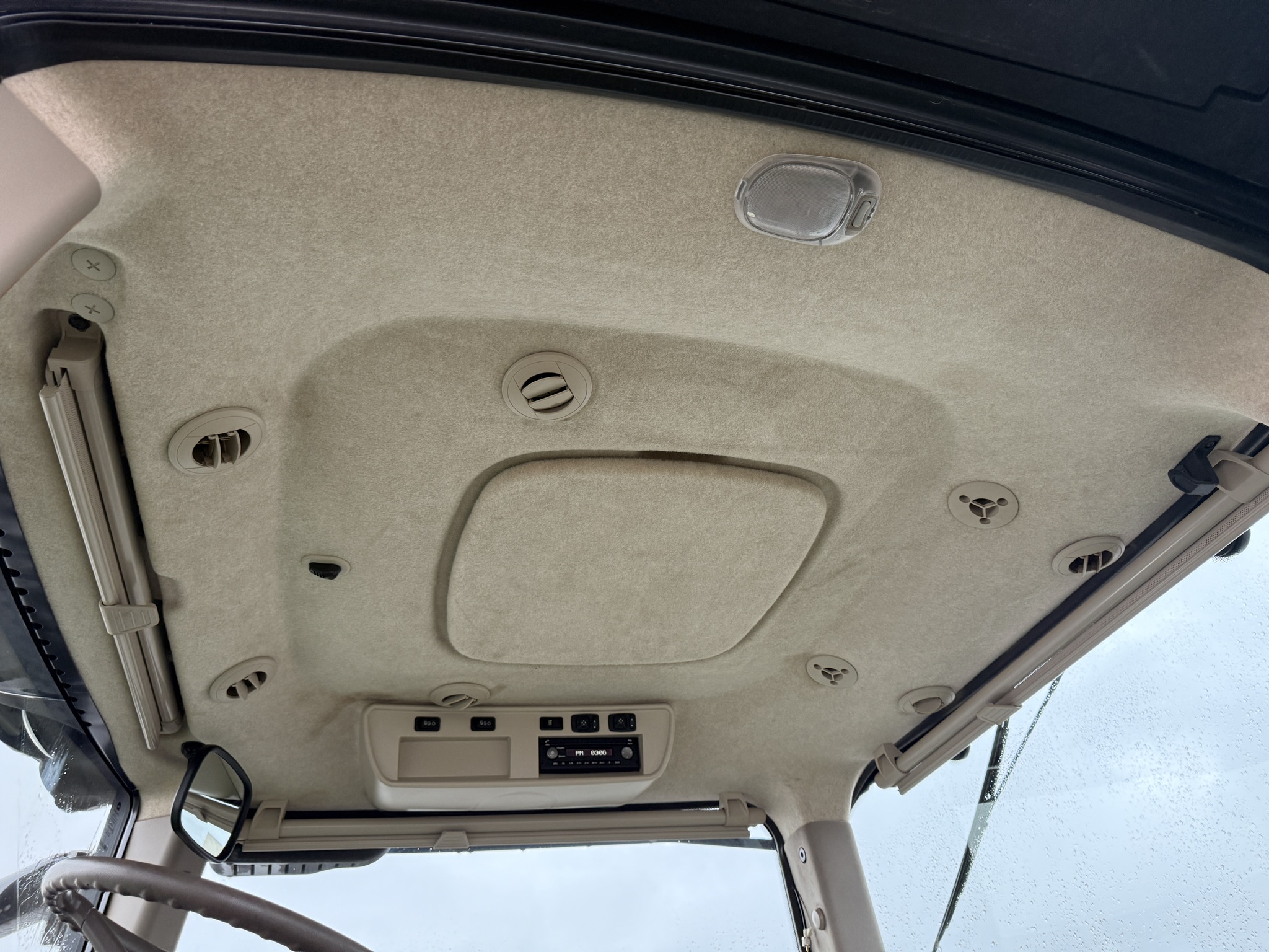 2019 John Deere 8295R Image 10