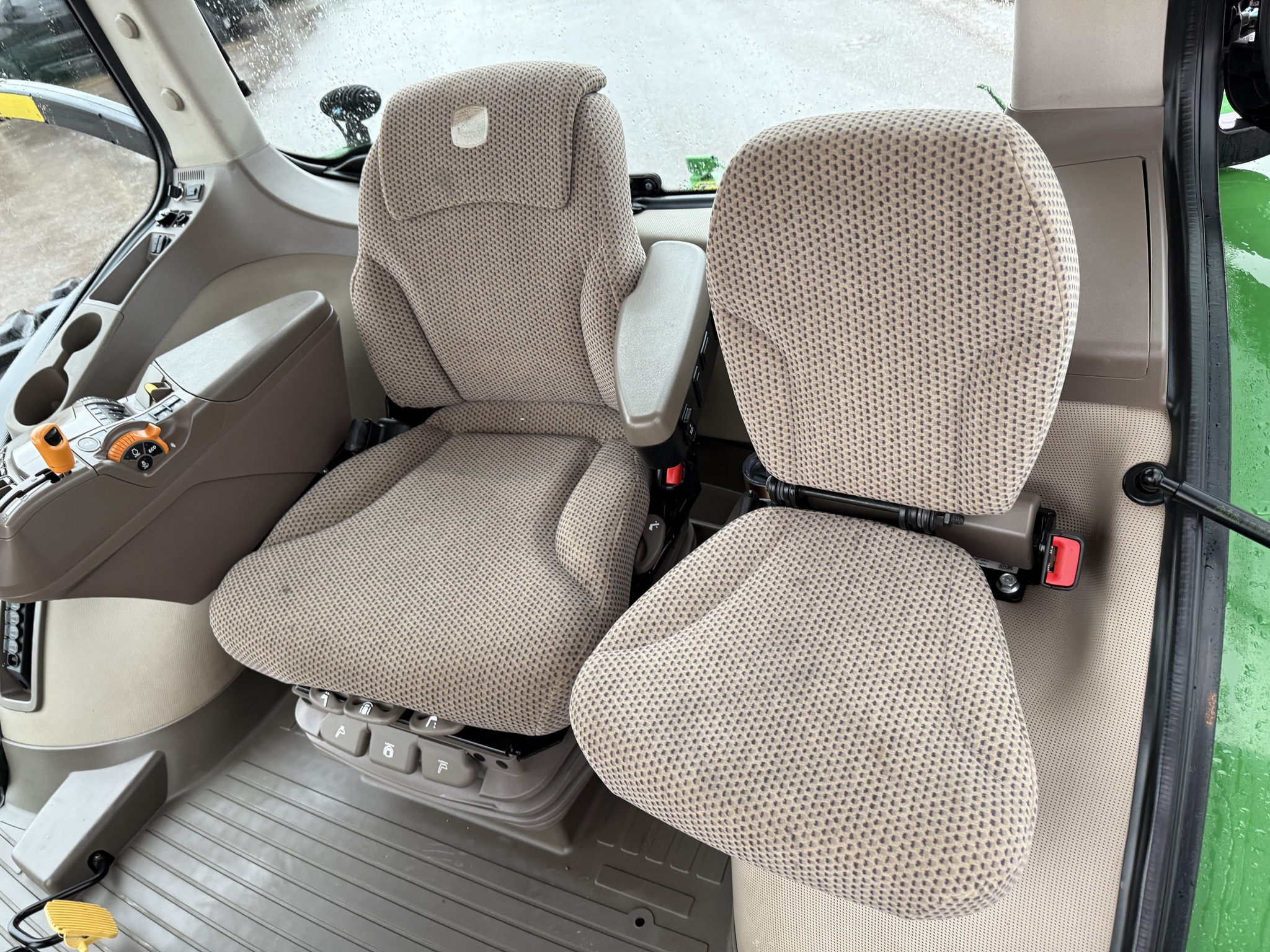 2019 John Deere 8295R Image 13