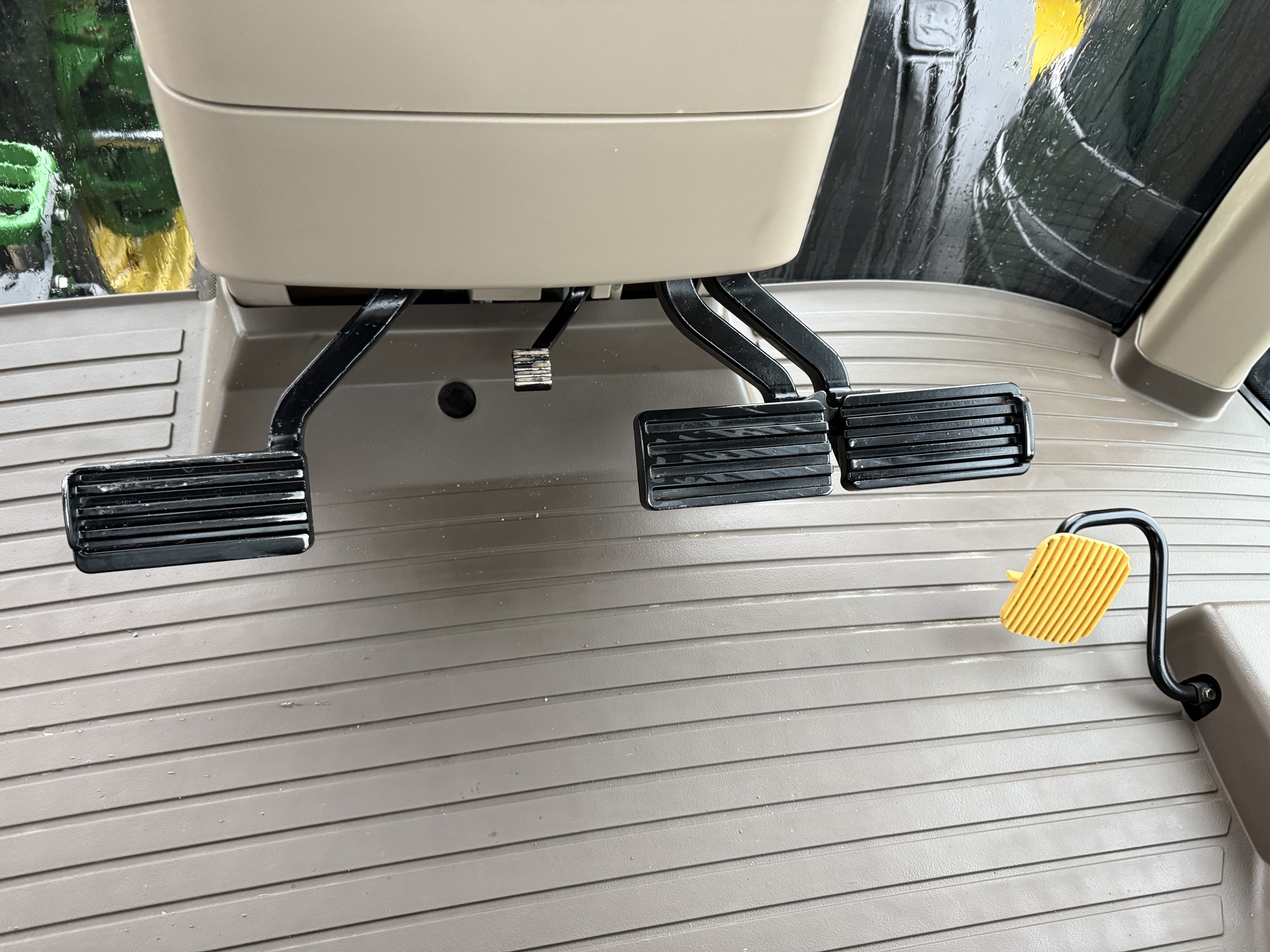 2019 John Deere 8295R Image 12