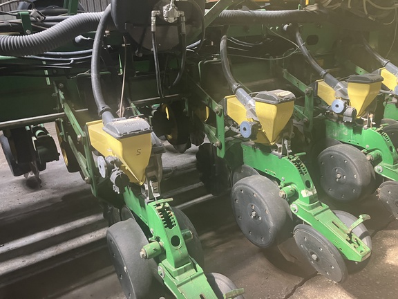 Photo of 2009 John Deere 1770NT CCS