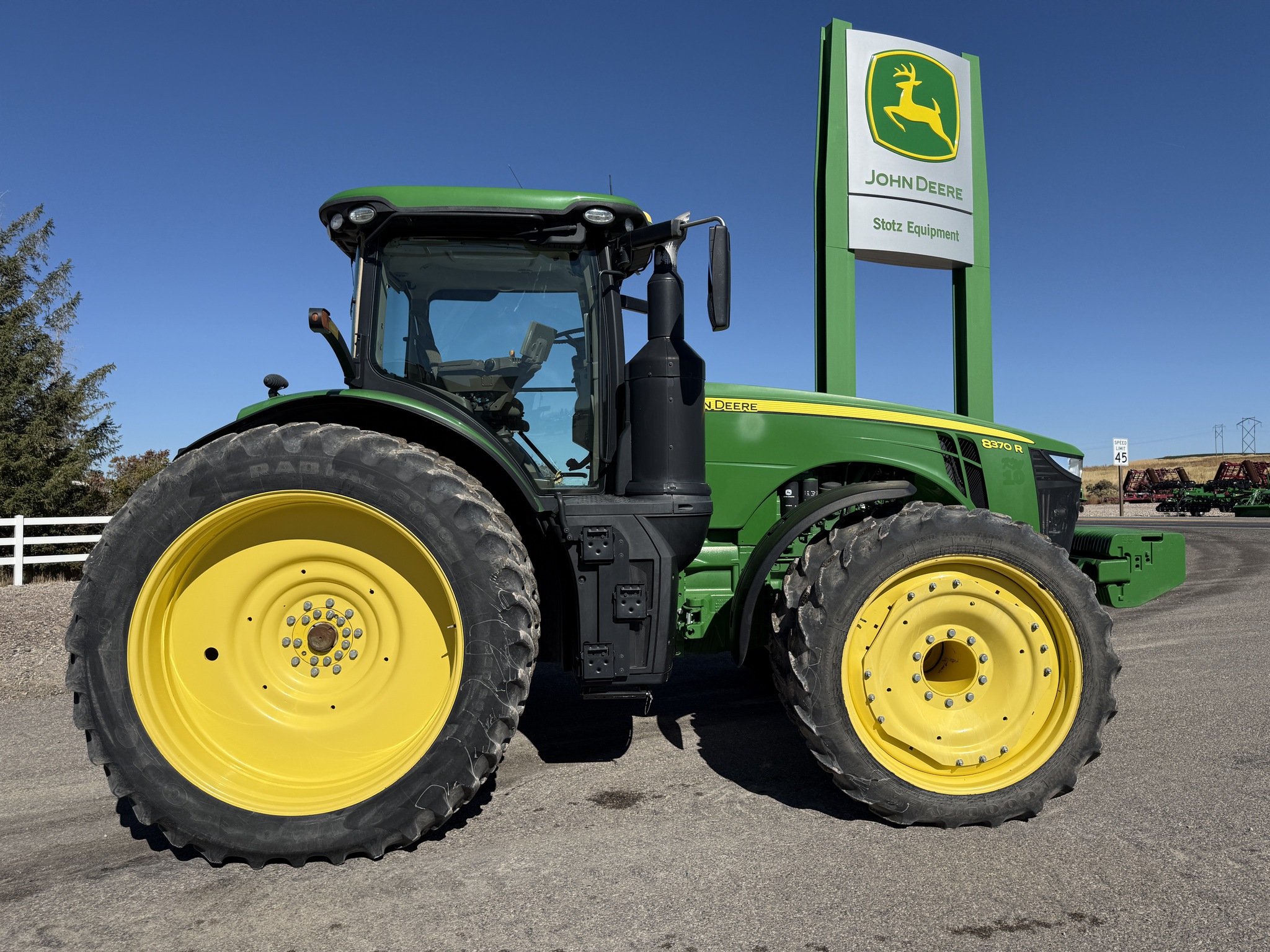 2018 John Deere 8370R Image 6
