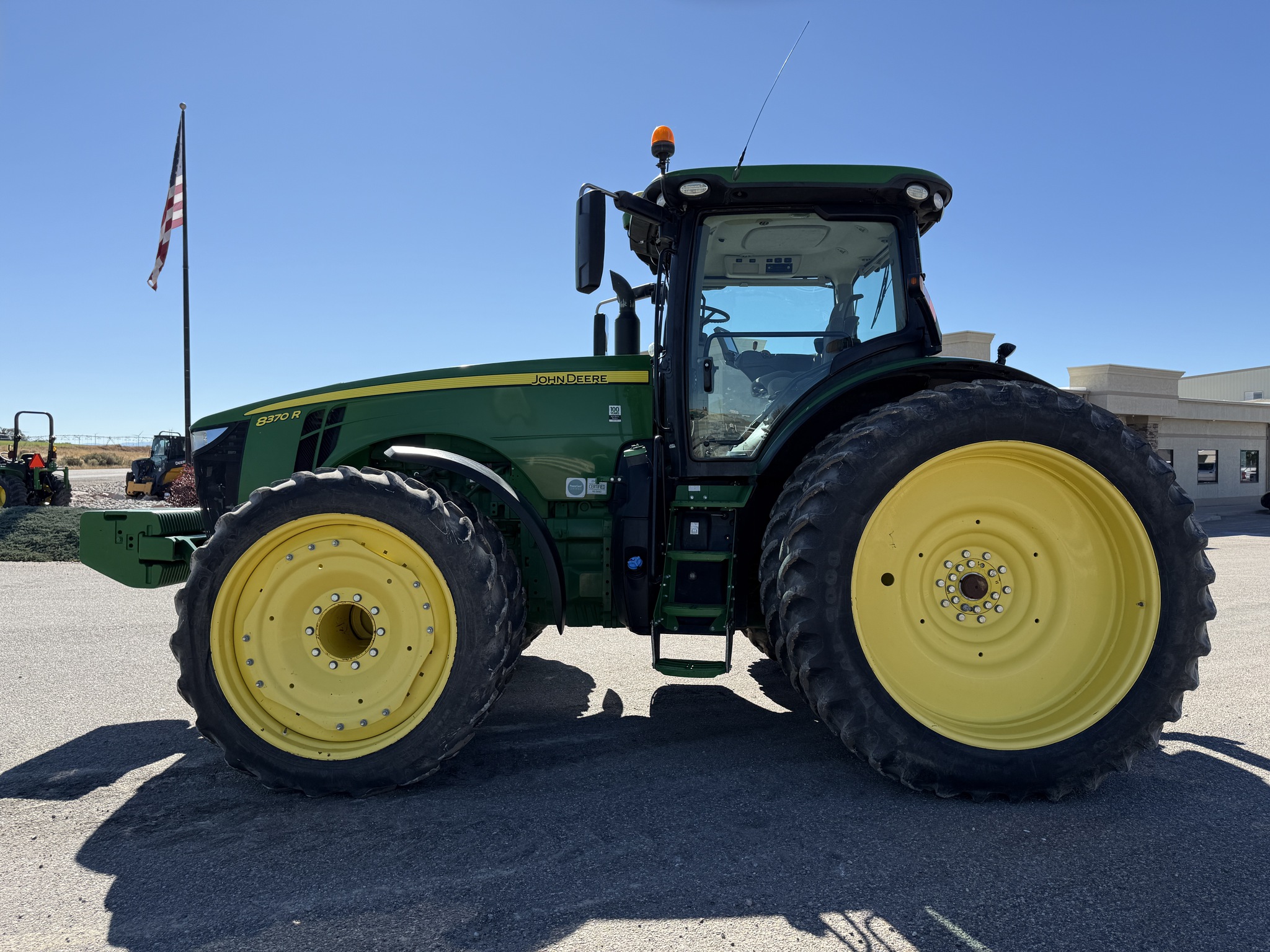 2018 John Deere 8370R Image 2