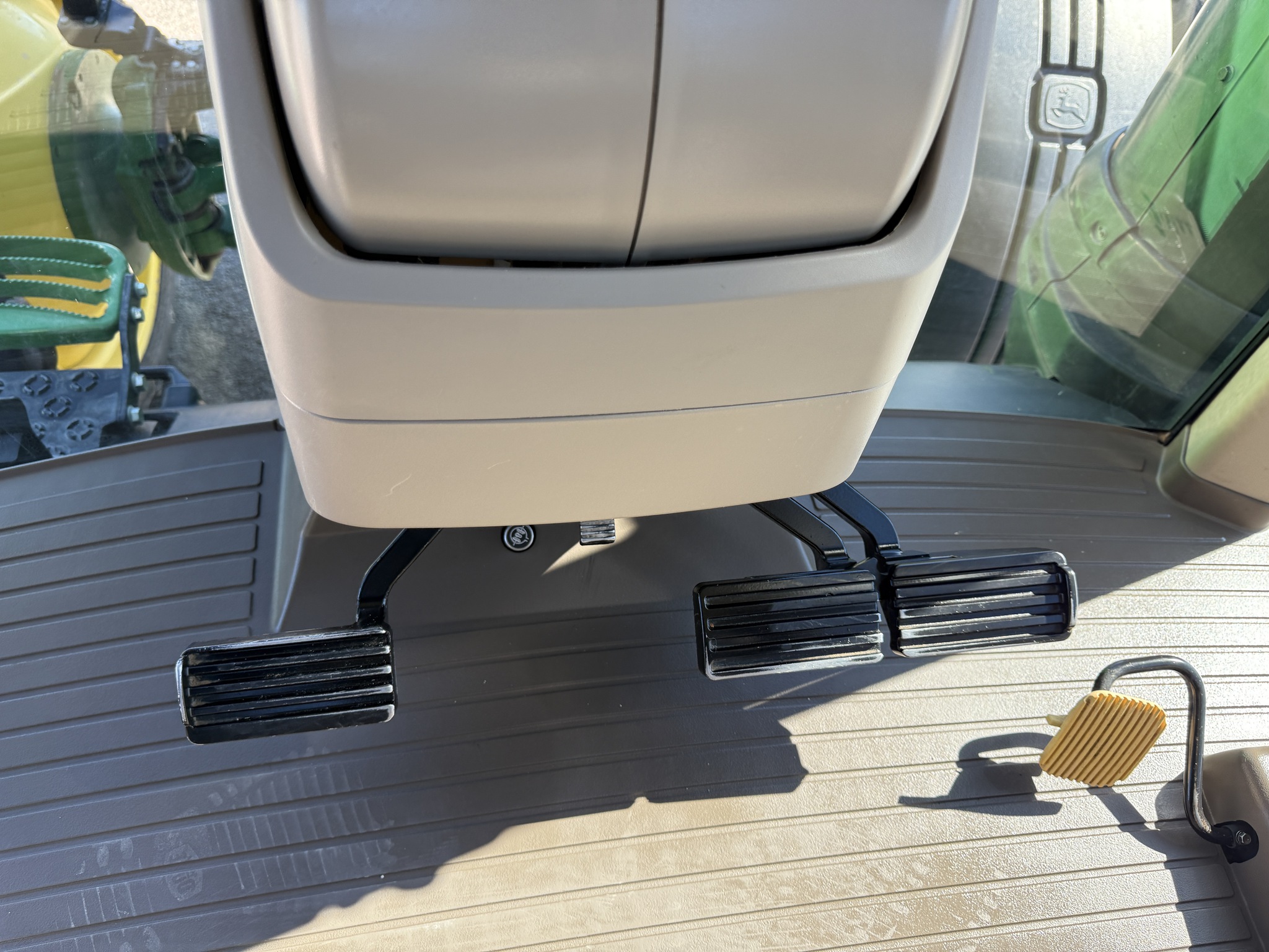 2018 John Deere 8370R Image 11