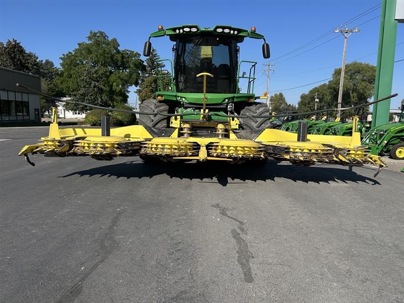2022 John Deere 770 Image 2