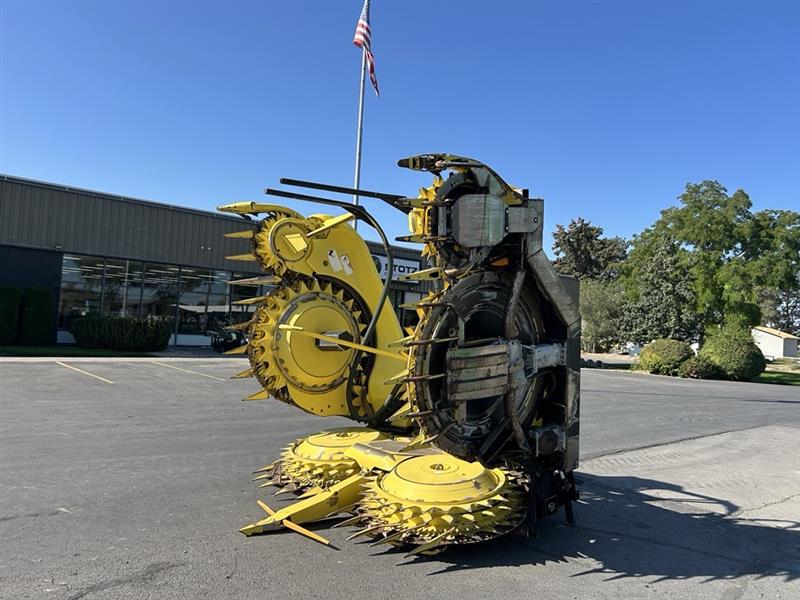 2022 John Deere 770 Image 8