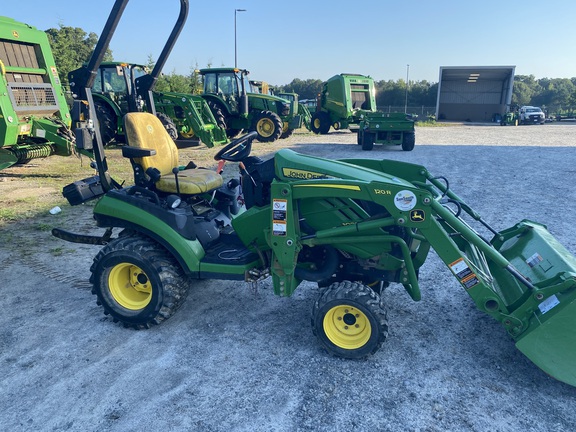 2021 John Deere 1025R Photo 3
