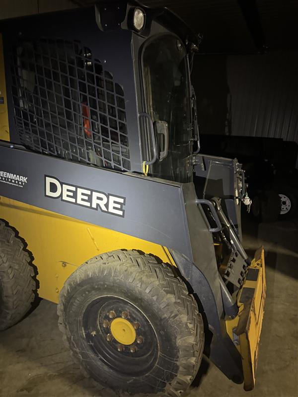 2022 John Deere 320G Image 4