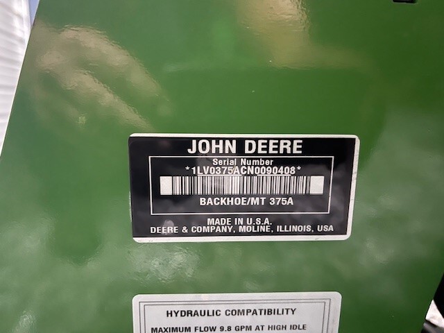 2017 John Deere 3033R Image 3