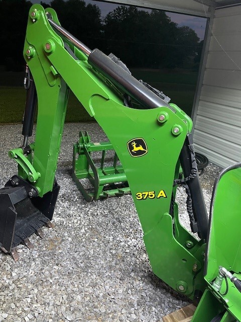 2017 John Deere 3033R Image 9