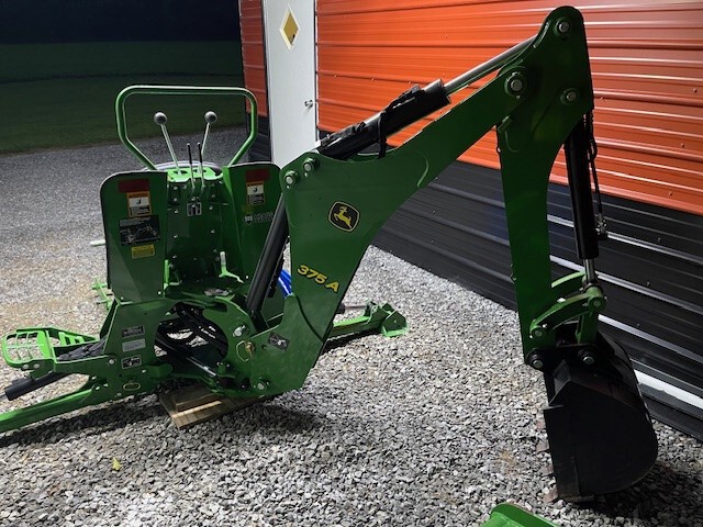 2017 John Deere 3033R Image 13