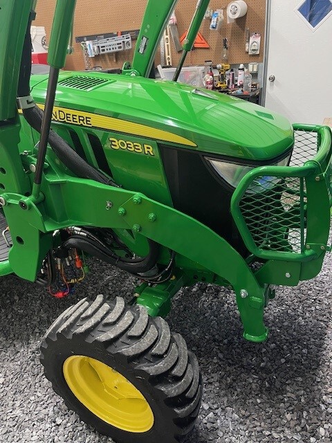 2017 John Deere 3033R Image 19