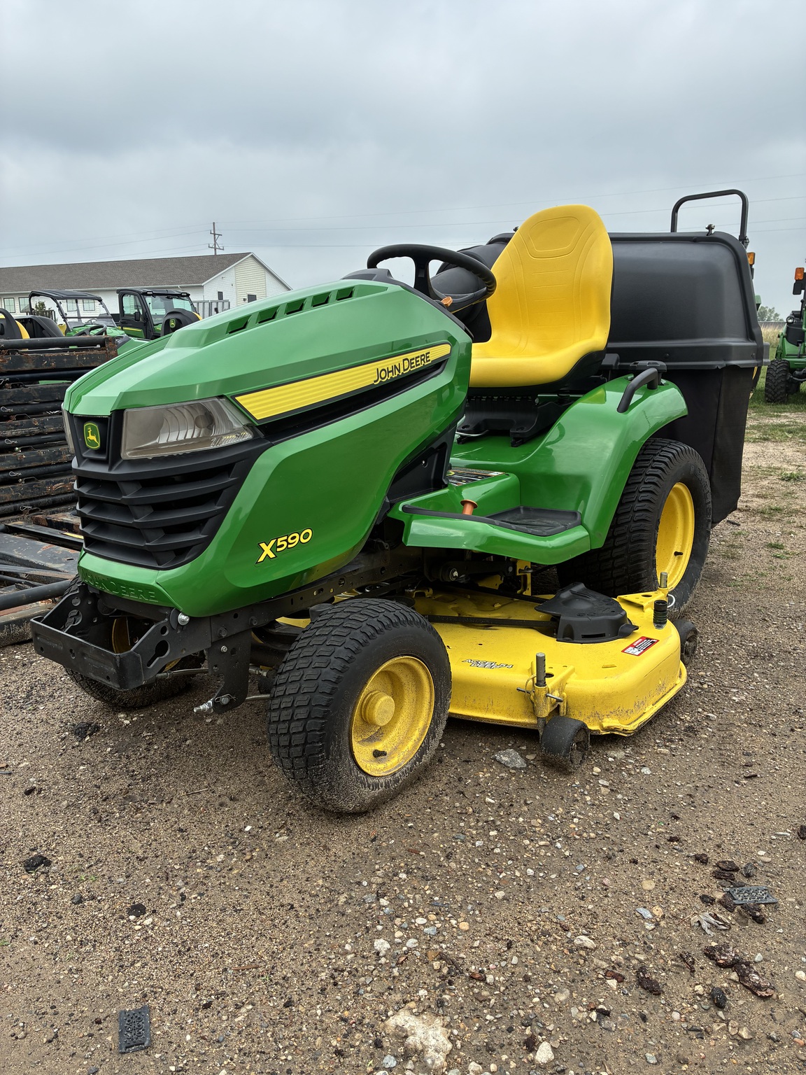 2019 John Deere X590 Image 1