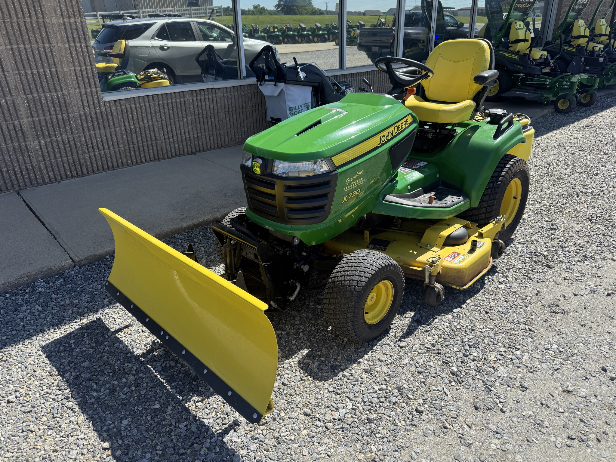 2014 John Deere X730 Image 2