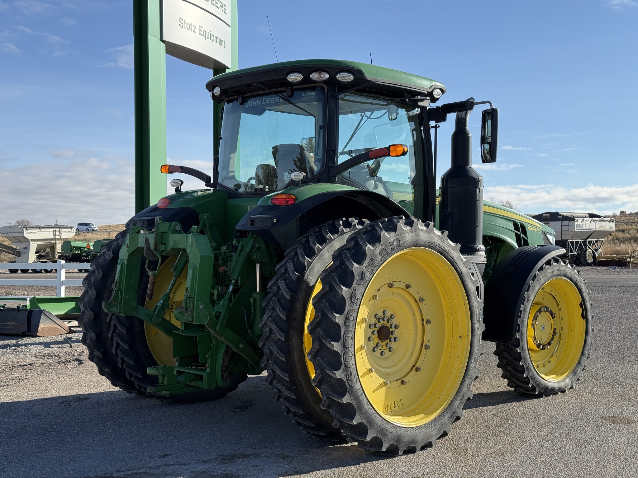 2018 John Deere 8245R Image 5