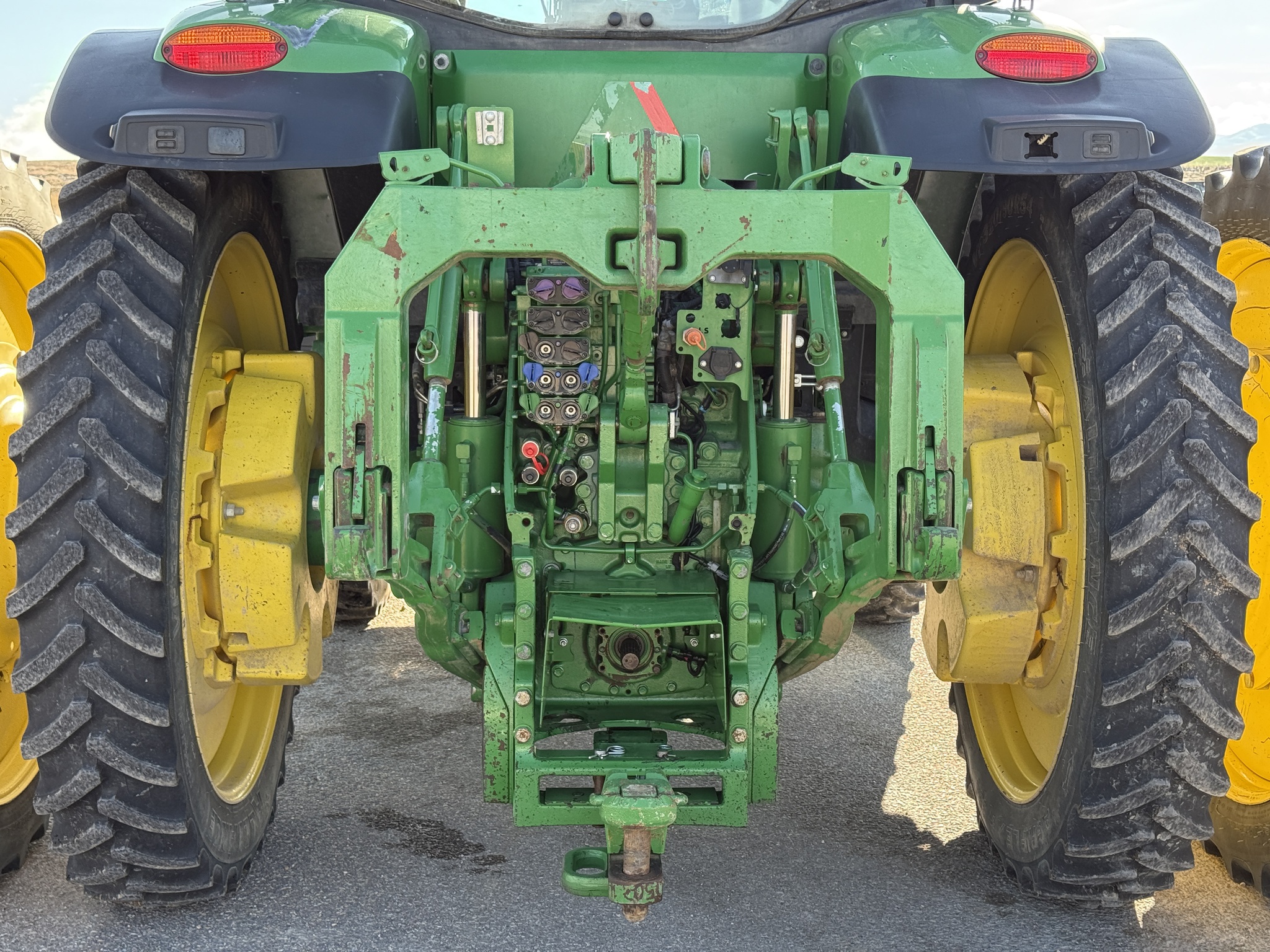 2018 John Deere 8245R Image 24