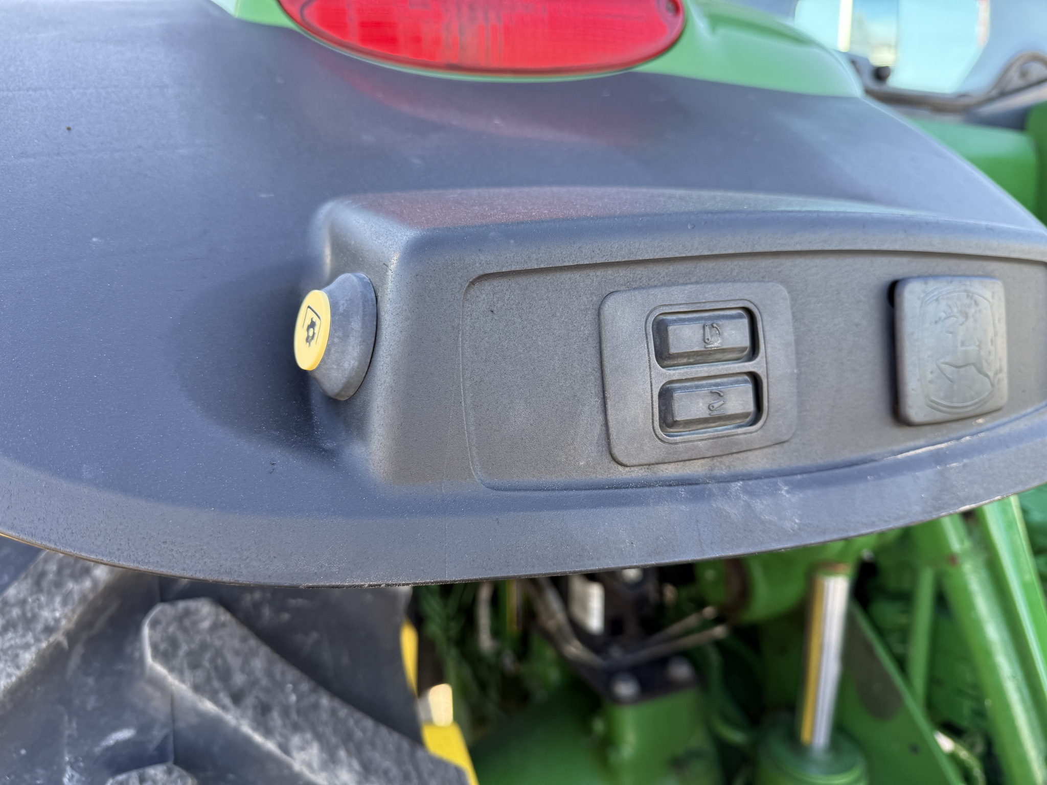 2018 John Deere 8245R Image 30