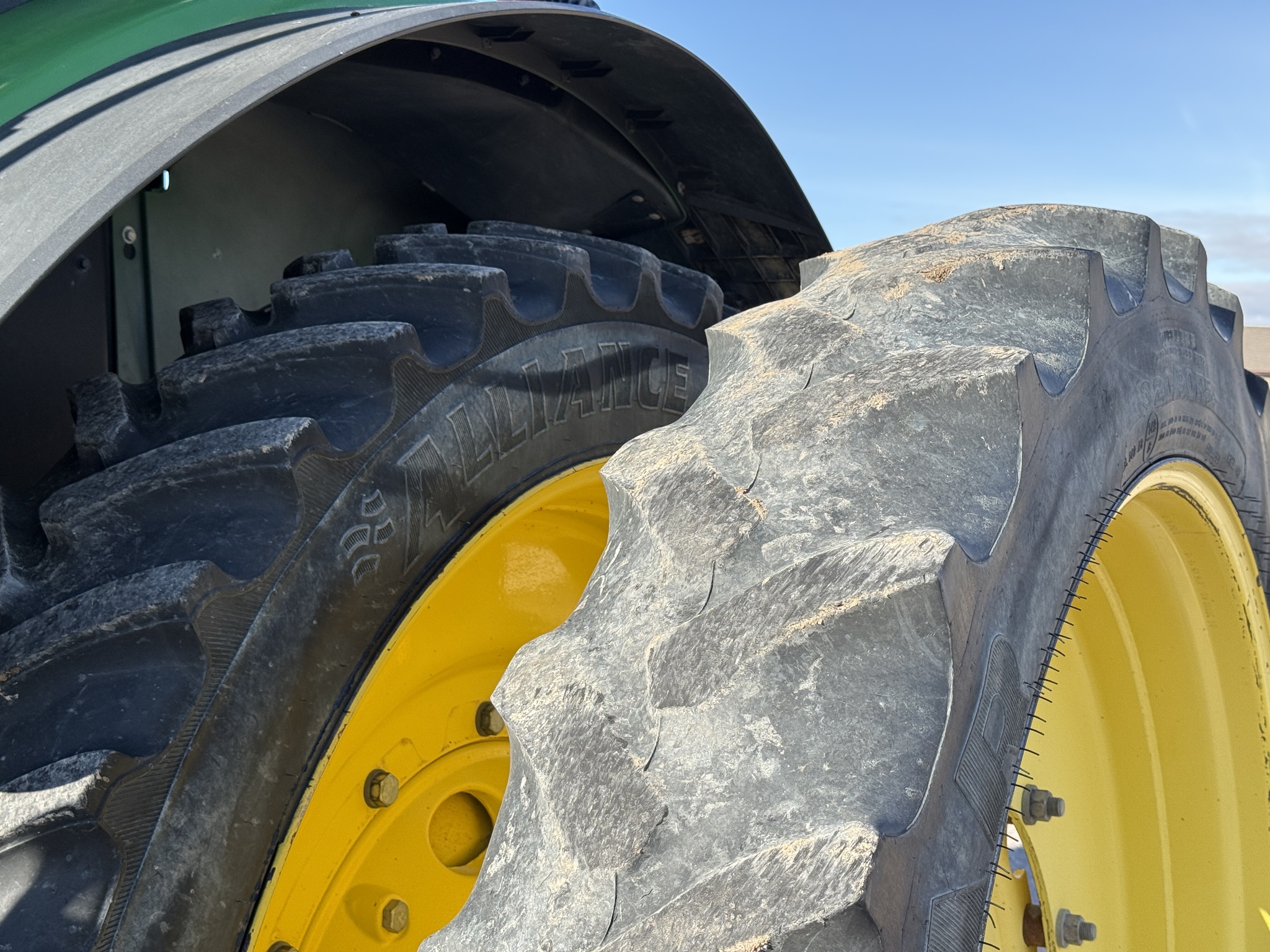 2018 John Deere 8245R Image 35
