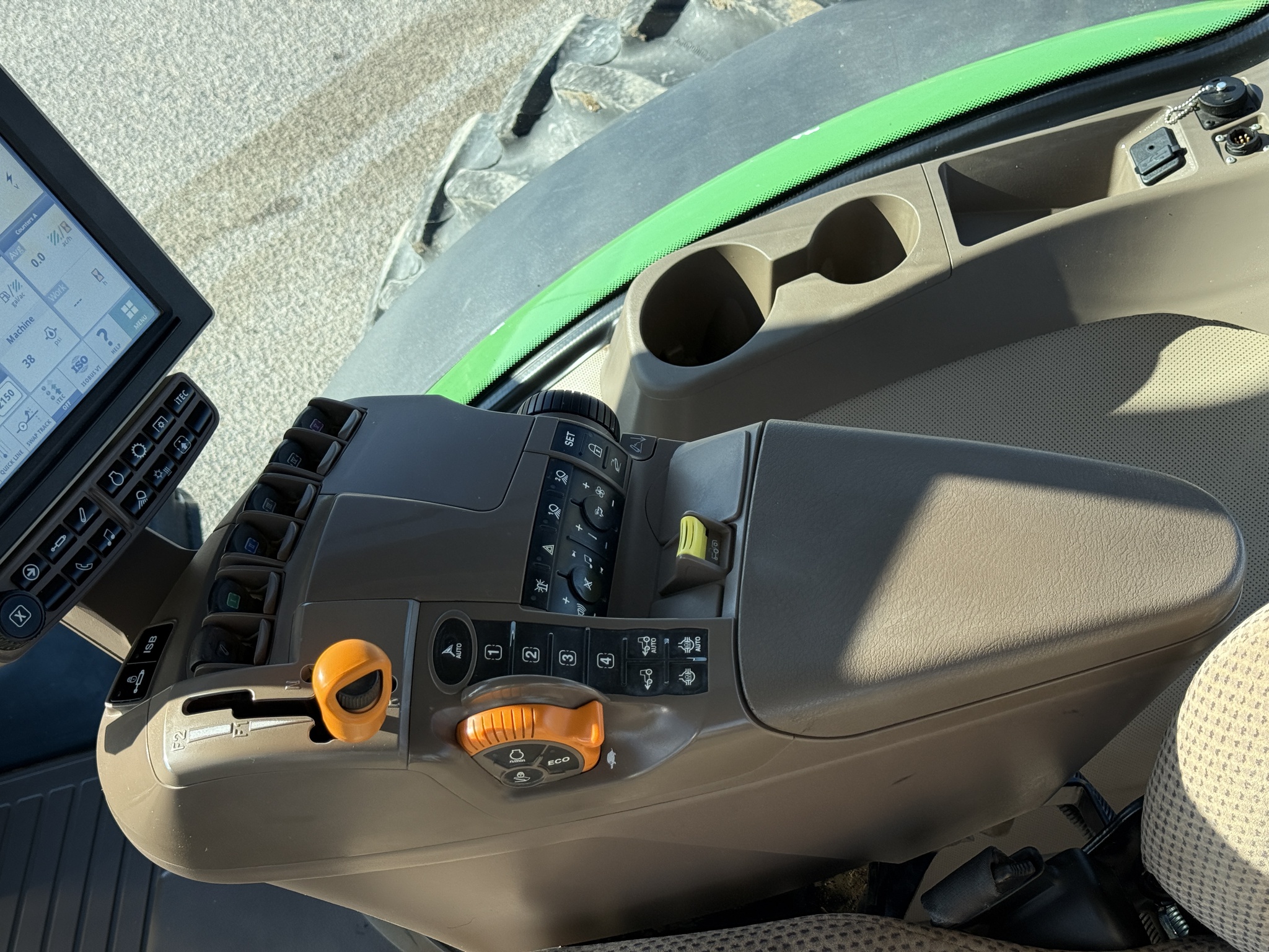 2018 John Deere 8245R Image 14