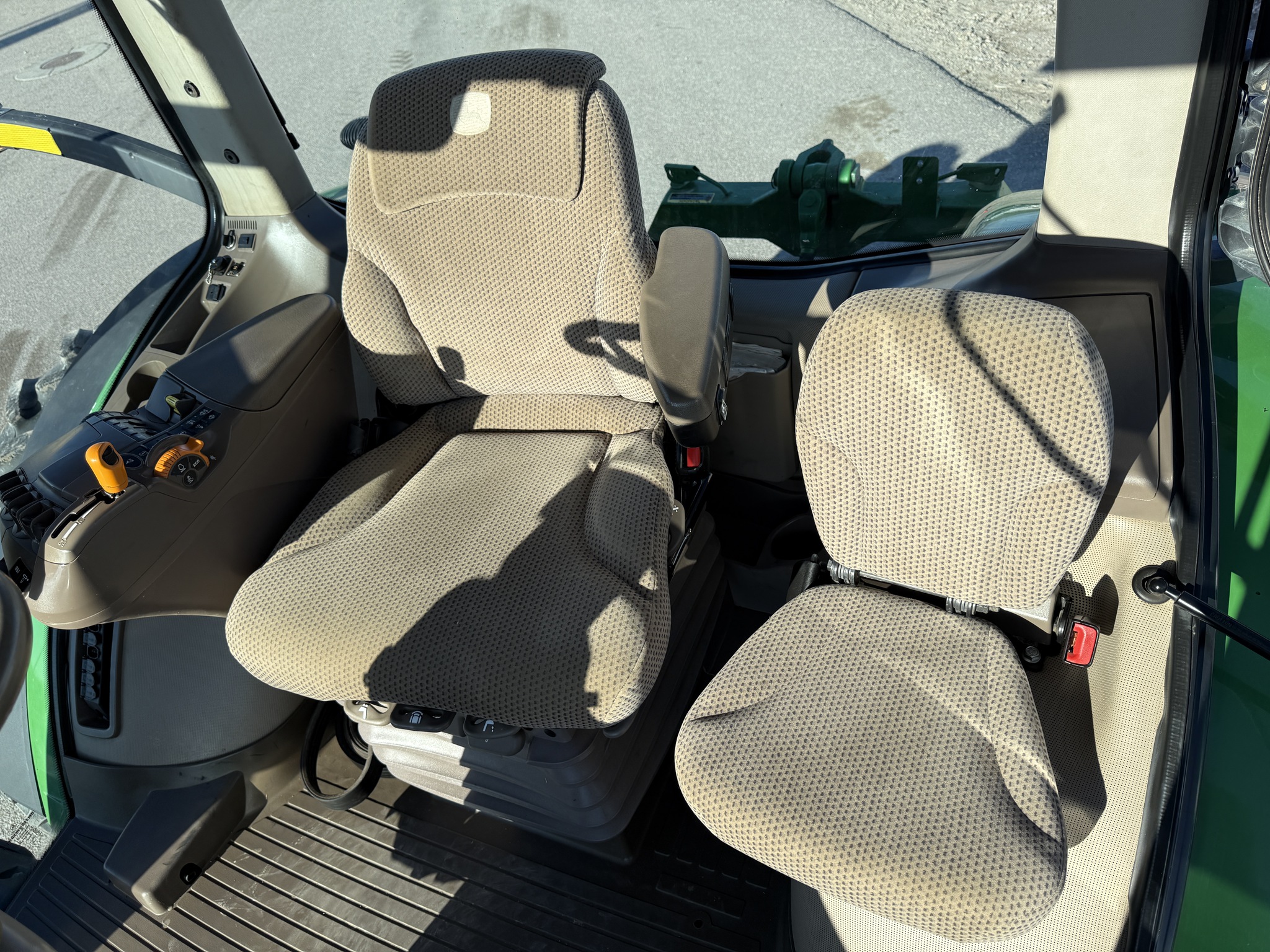 2018 John Deere 8245R Image 13