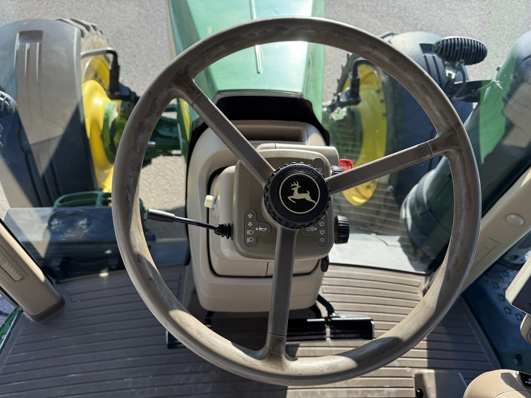 2018 John Deere 8245R Image 11