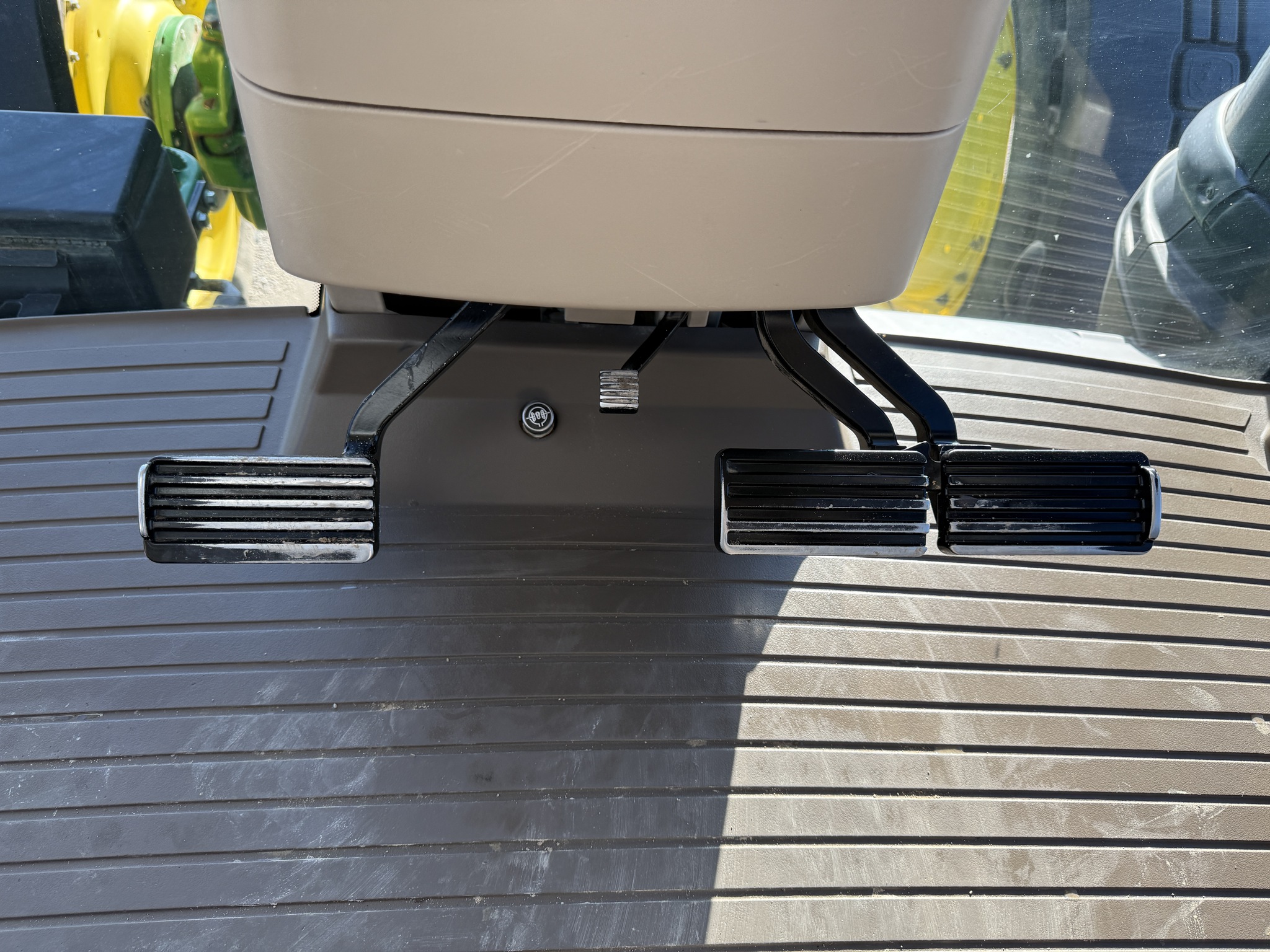 2018 John Deere 8245R Image 12