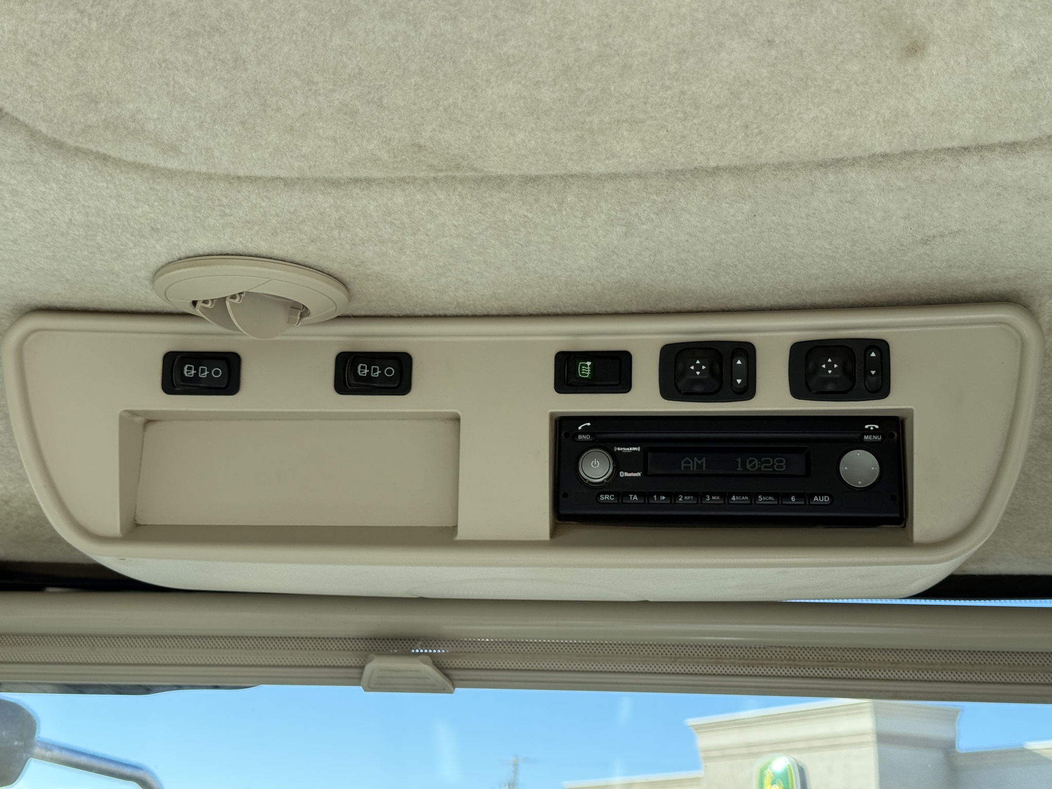 2018 John Deere 8245R Image 17