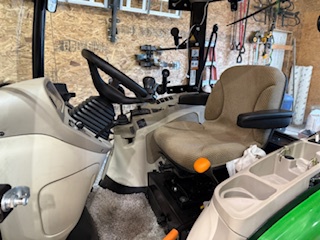 2022 John Deere 3033R Image 6