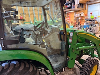 2022 John Deere 3033R Image 3