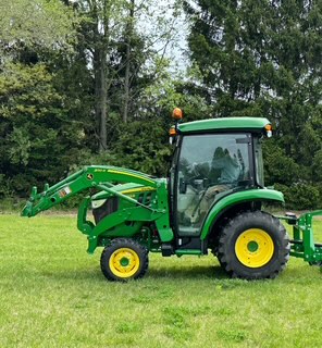 2022 John Deere 3033R Image 1
