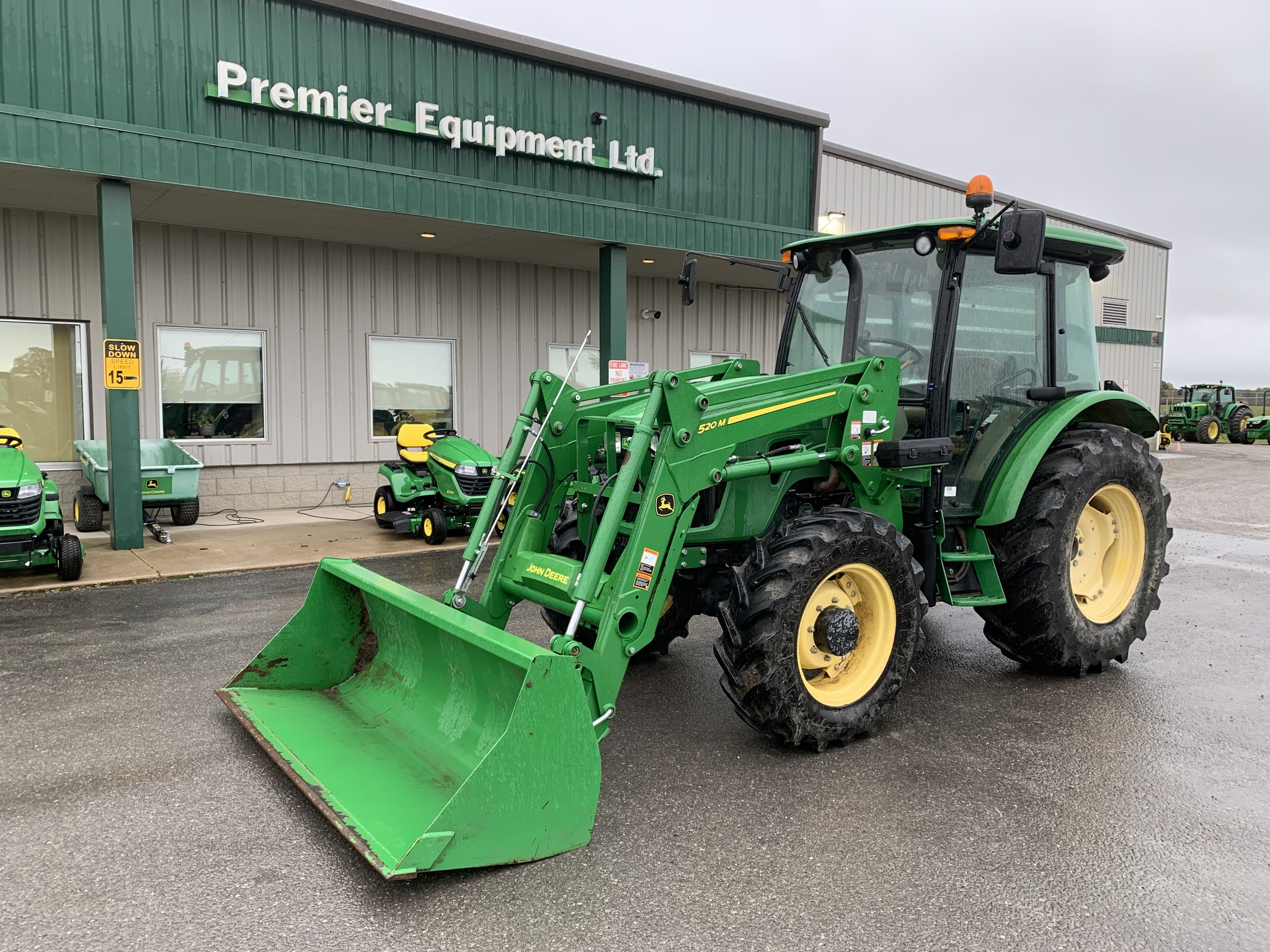 2011 John Deere 5083E Image 2