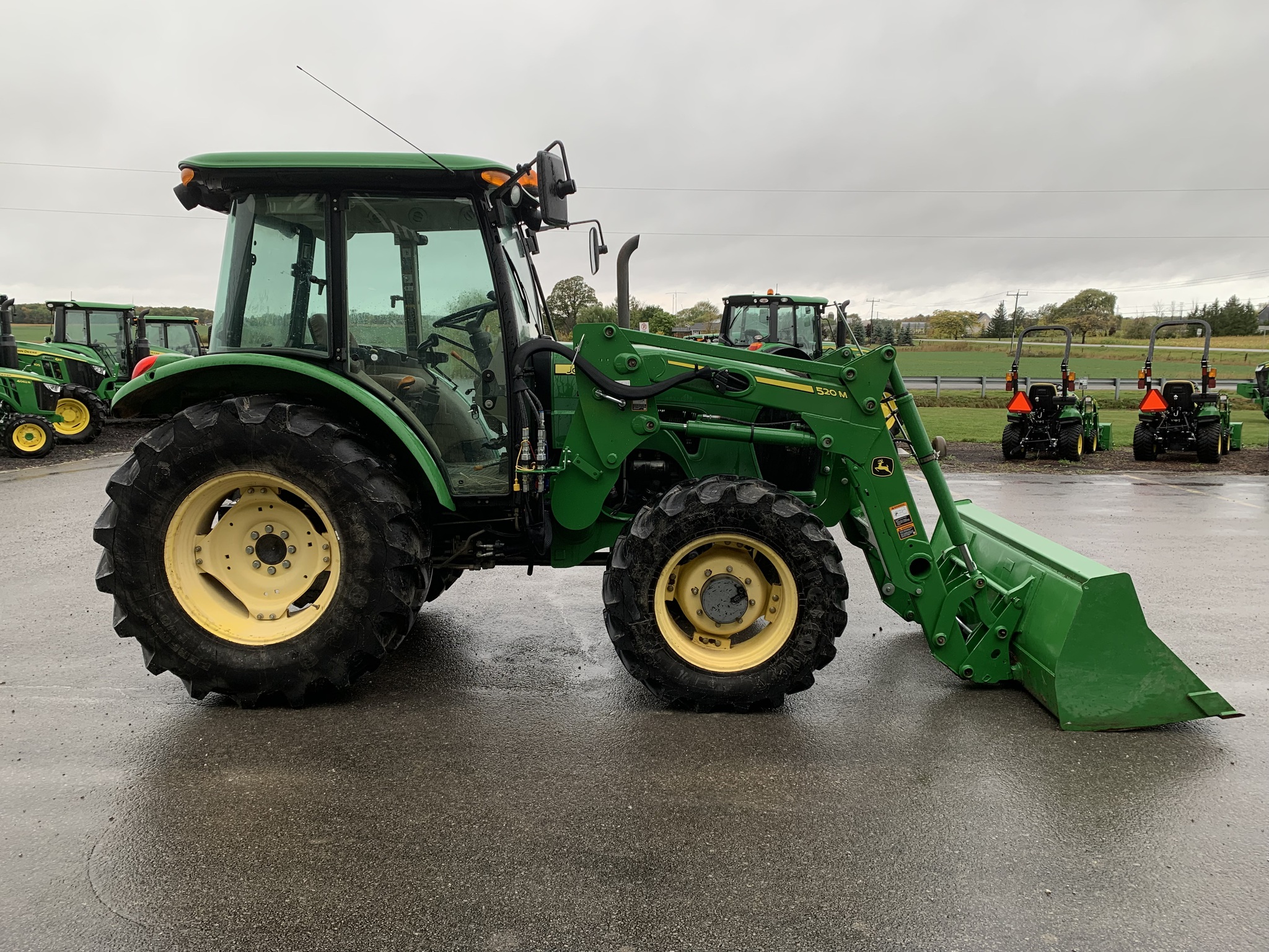 2011 John Deere 5083E Image 5