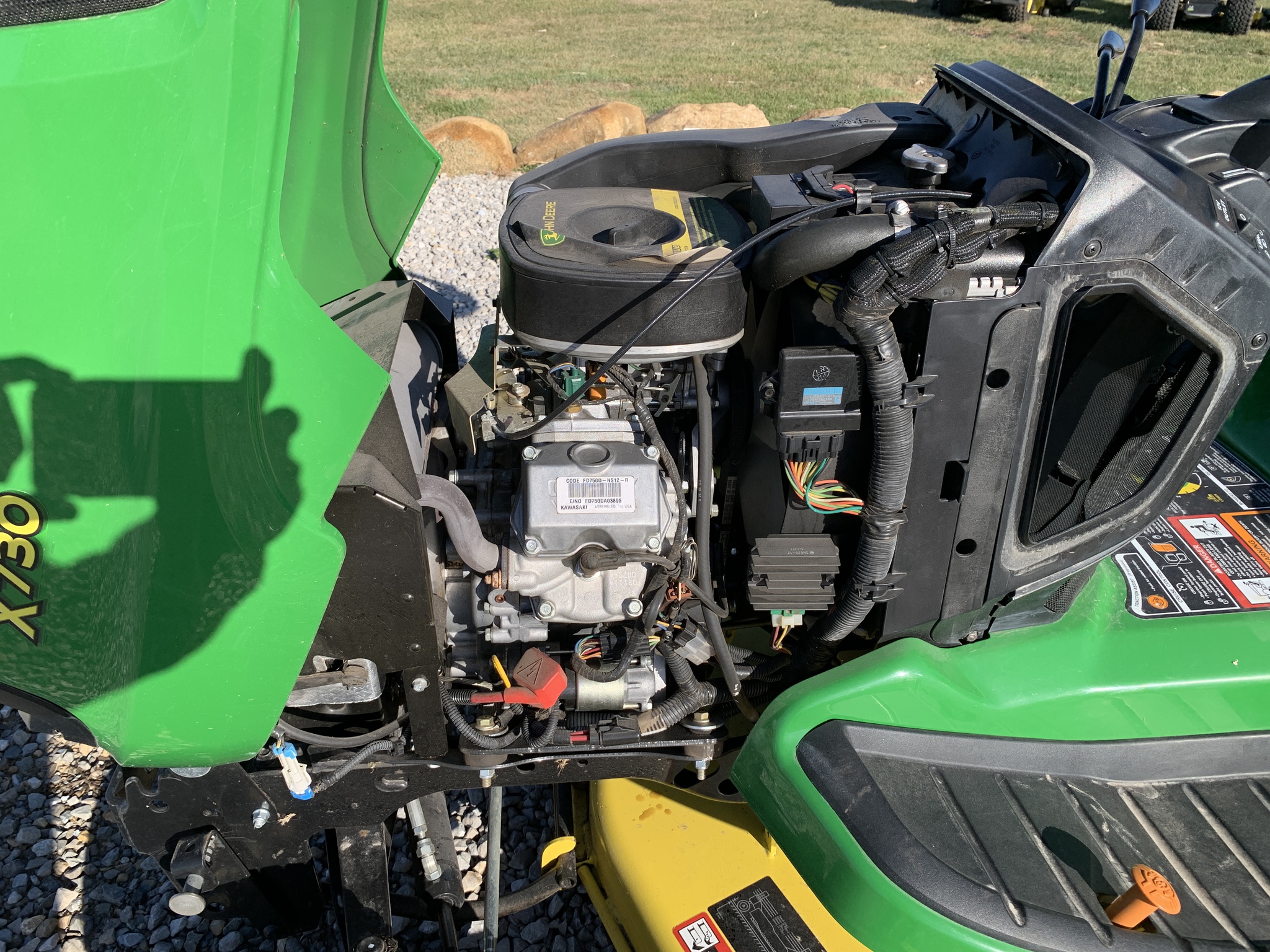 2014 John Deere X730 Image 8