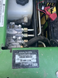 2010 John Deere Z445 Image 6