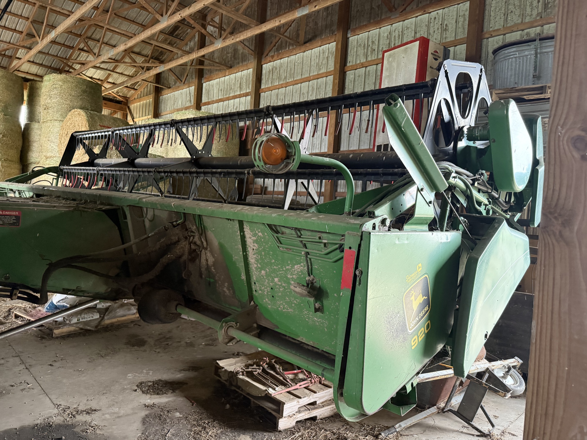 1997 John Deere 920 Image 2