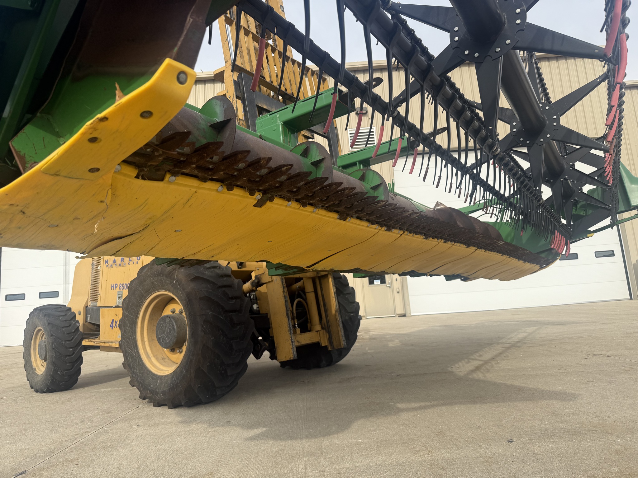 1997 John Deere 920 Image 11