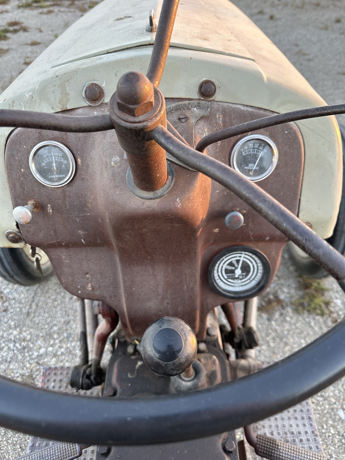 Ford 8N Image 4