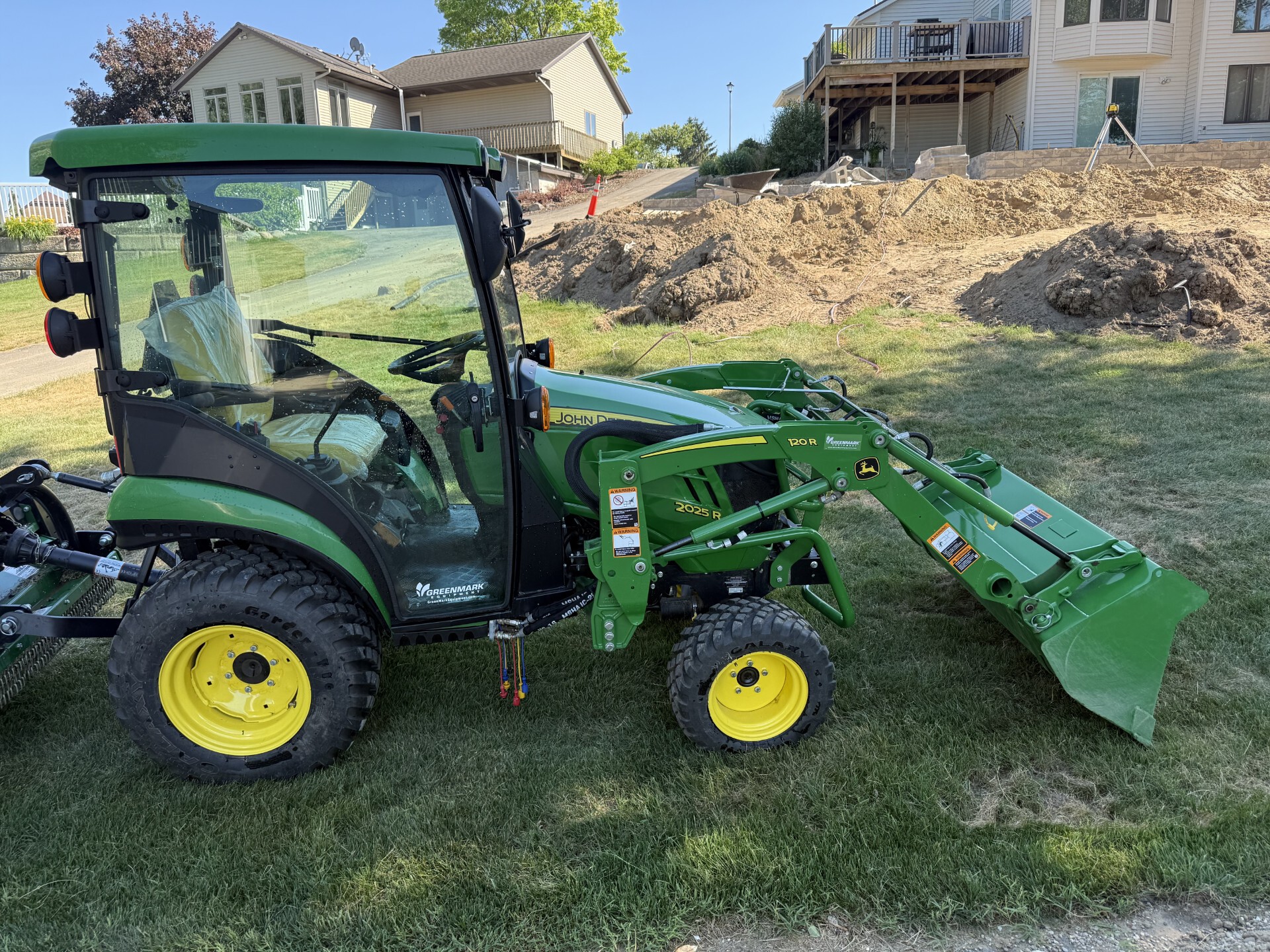 2024 John Deere 2025R Image 1