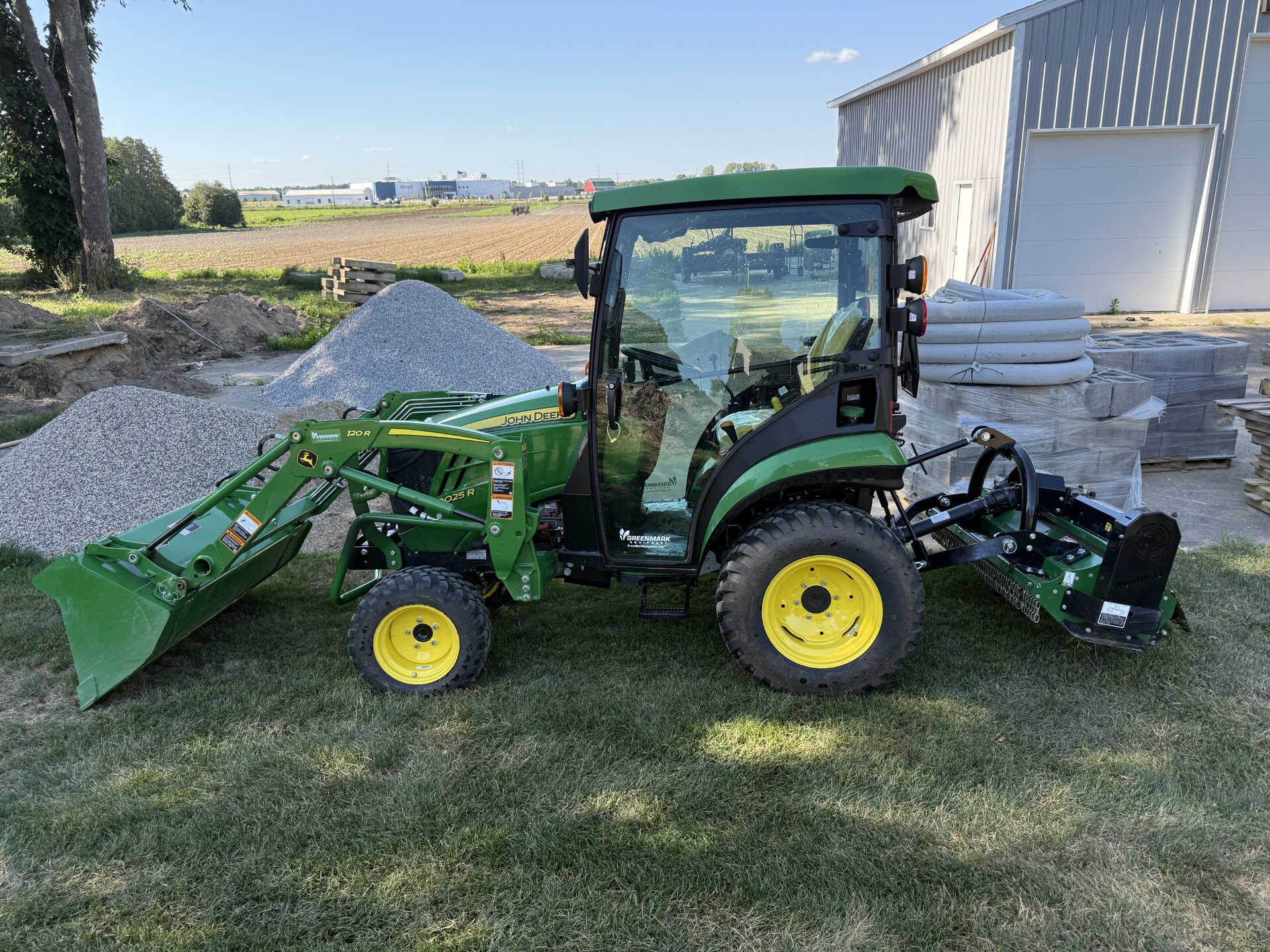 2024 John Deere 2025R Image 4
