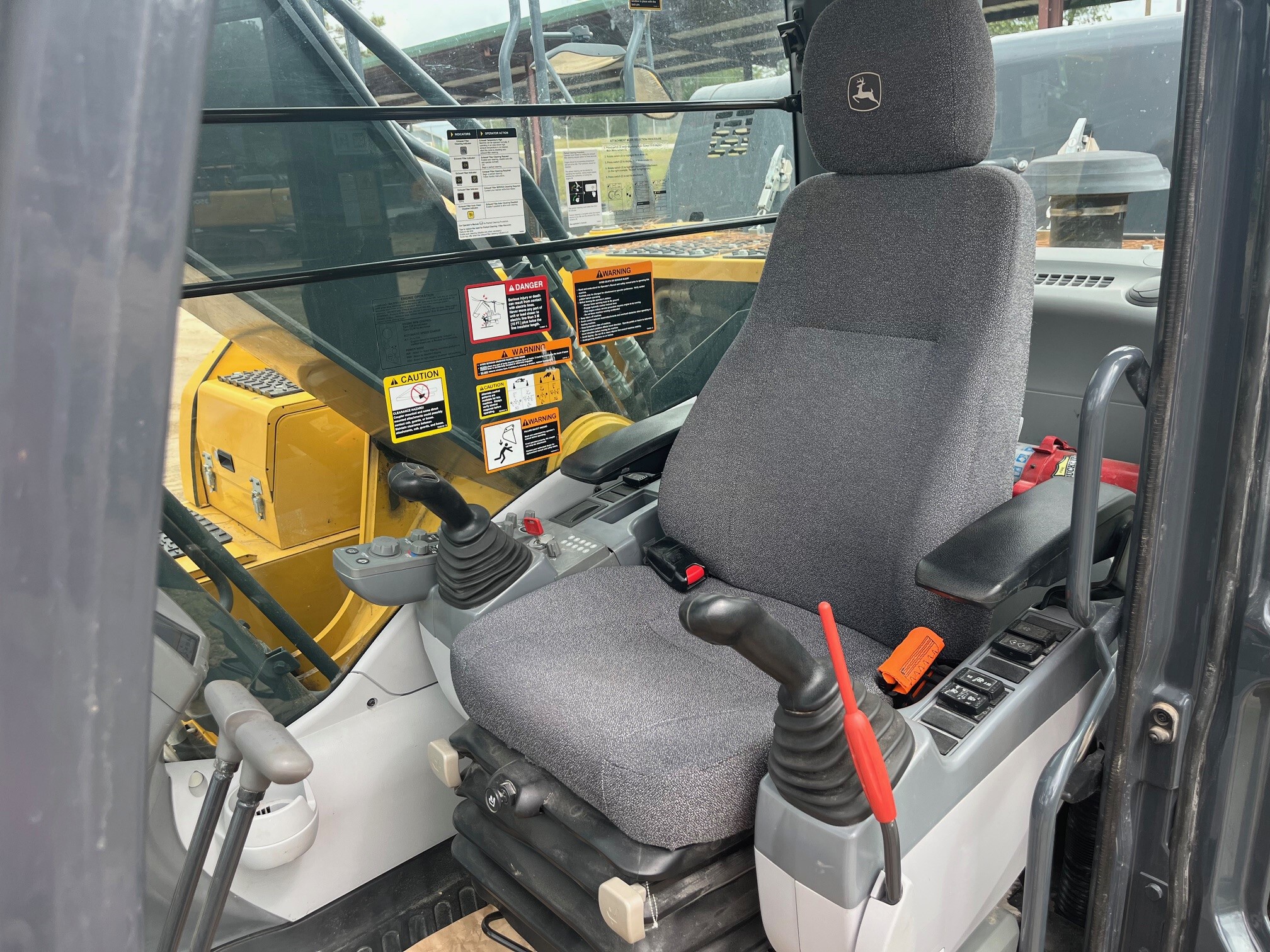 2024 John Deere 210 P Image 6